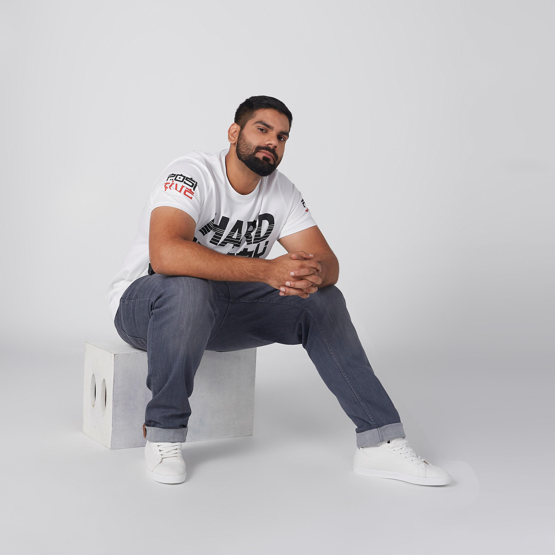 تيشيرت بياقة مستديرة وأكمام قصيرة وطبعات-men-clothing-tshirtsandpolos-tshirts-image-2
