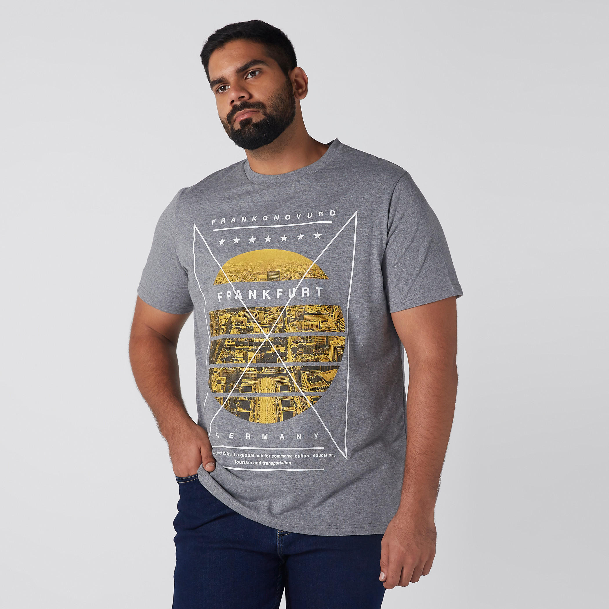 تيشيرت بياقة مستديرة وأكمام قصيرة وطبعات-men-clothing-tshirtsandpolos-tshirts-image-1