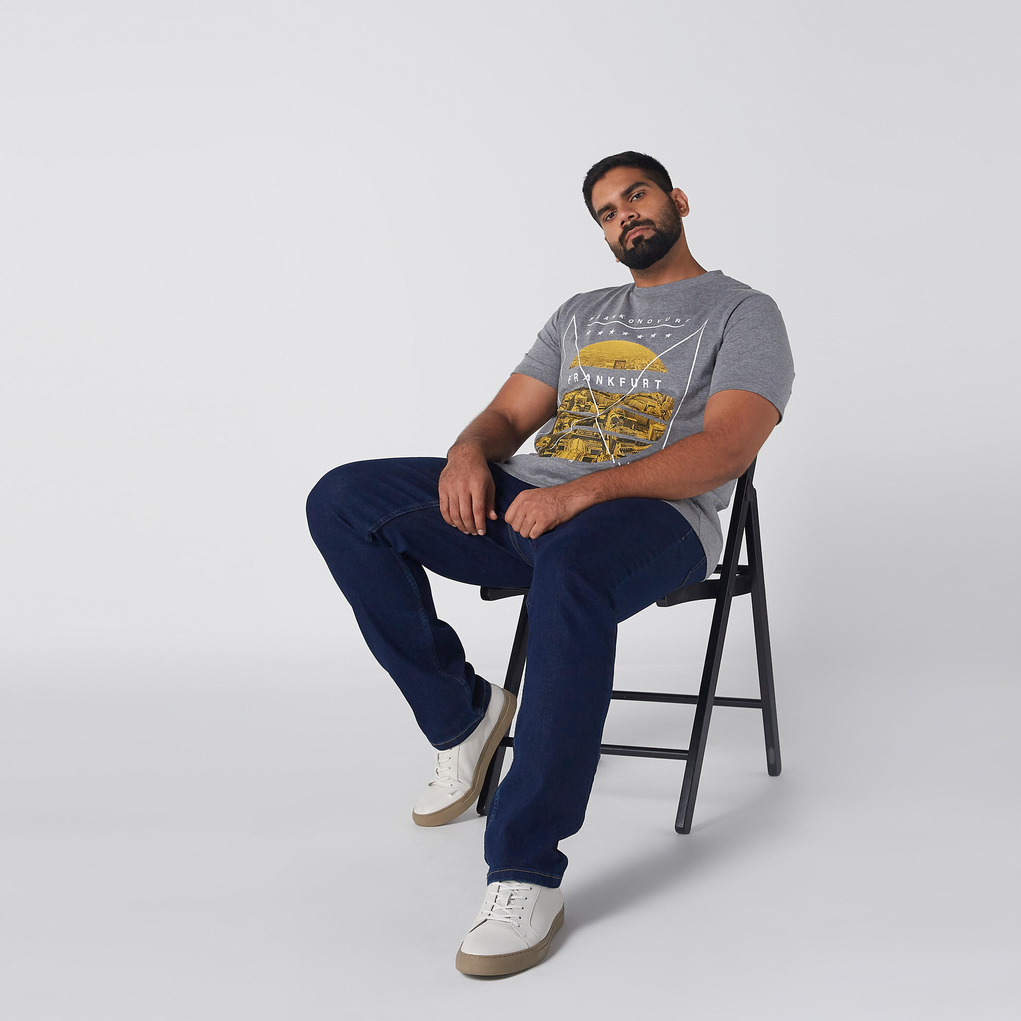 تيشيرت بياقة مستديرة وأكمام قصيرة وطبعات-men-clothing-tshirtsandpolos-tshirts-image-2