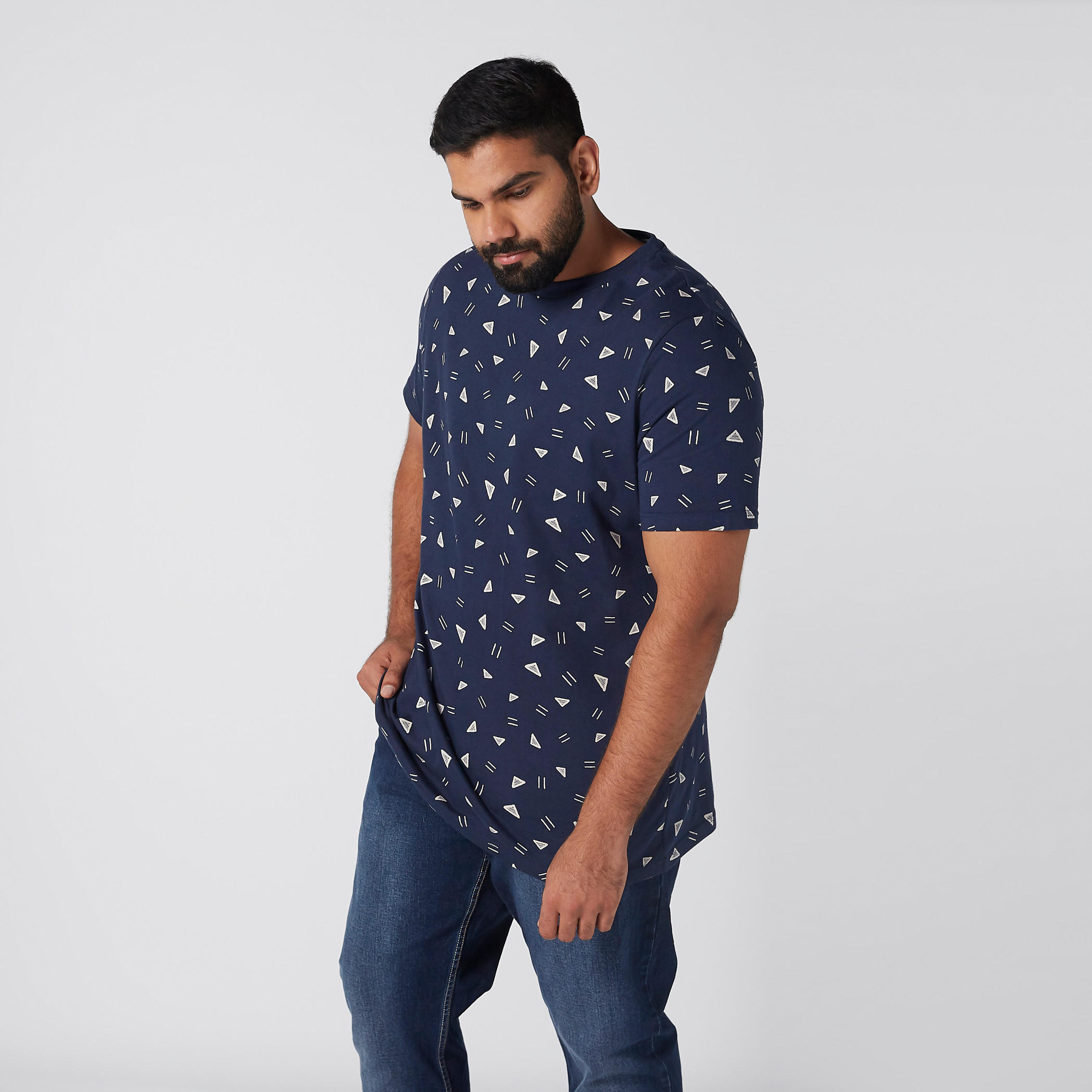 تيشيرت بياقة مستديرة وأكمام قصيرة وطبعات-men-clothing-tshirtsandpolos-tshirts-image-1