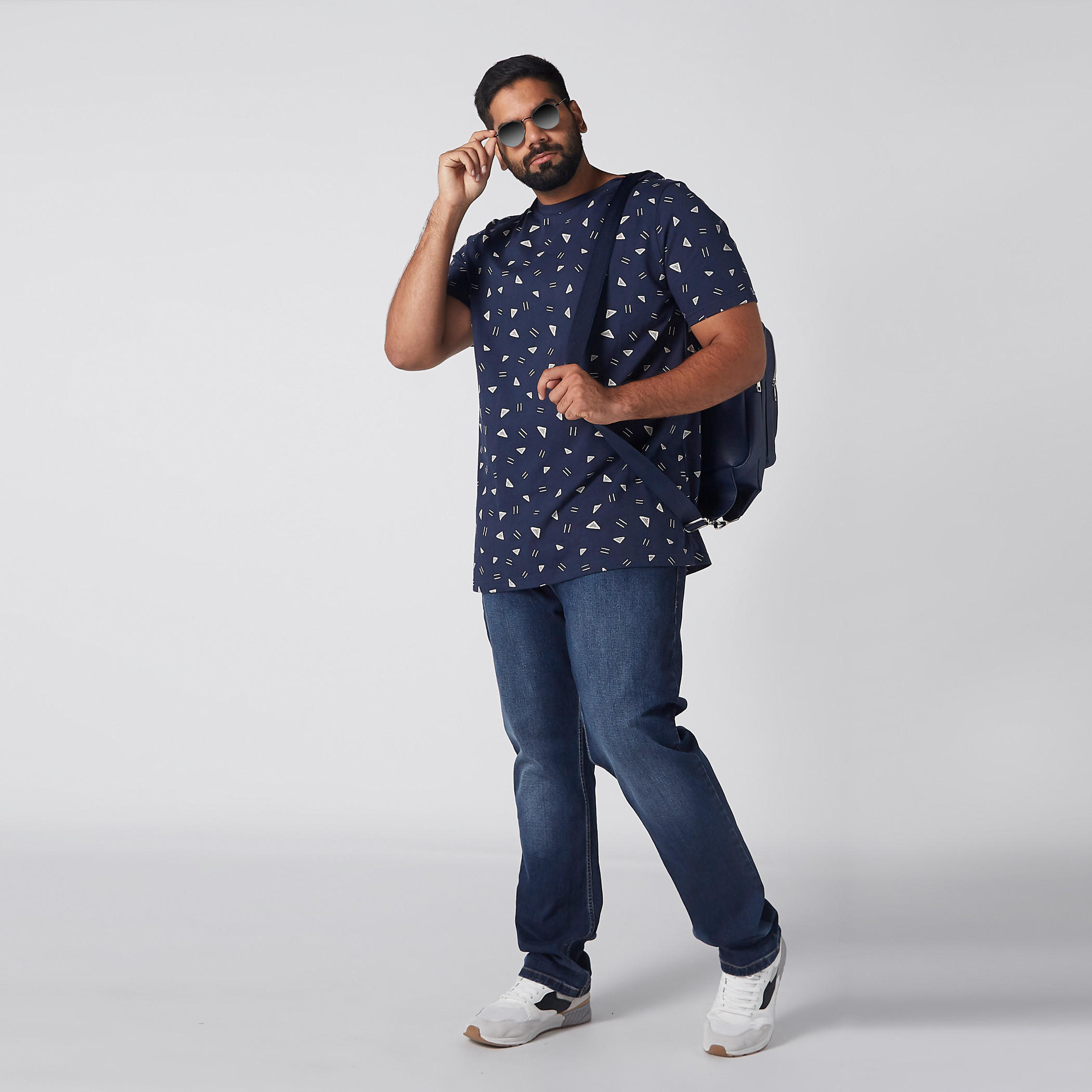 تيشيرت بياقة مستديرة وأكمام قصيرة وطبعات-men-clothing-tshirtsandpolos-tshirts-image-2