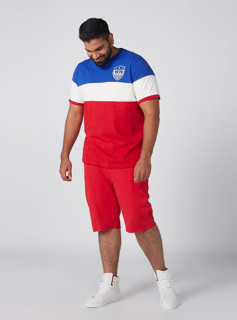تيشيرت بياقة ضيّقة وتصاميم مغايرة-men-clothing-tshirtsandpolos-tshirts-image-3