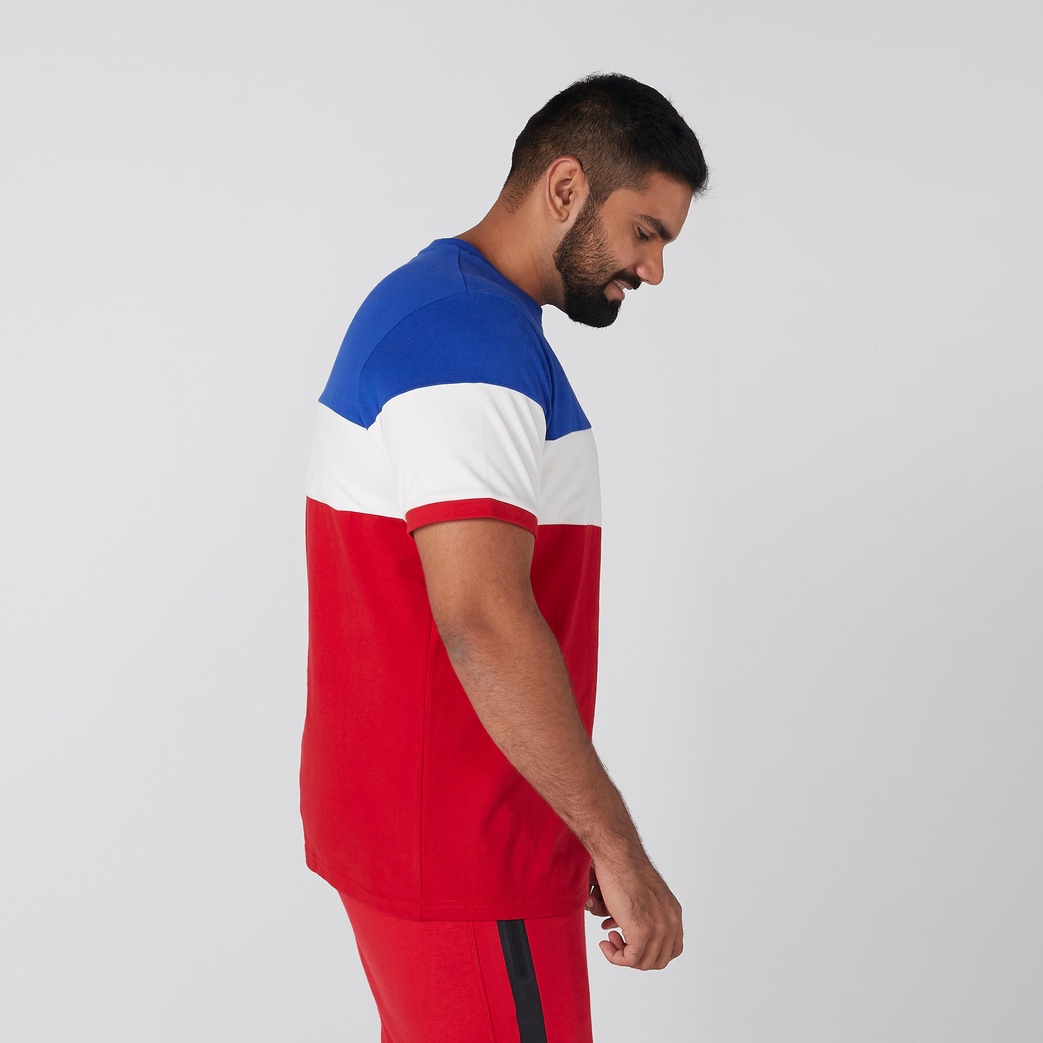 تيشيرت بياقة ضيّقة وتصاميم مغايرة-men-clothing-tshirtsandpolos-tshirts-image-2