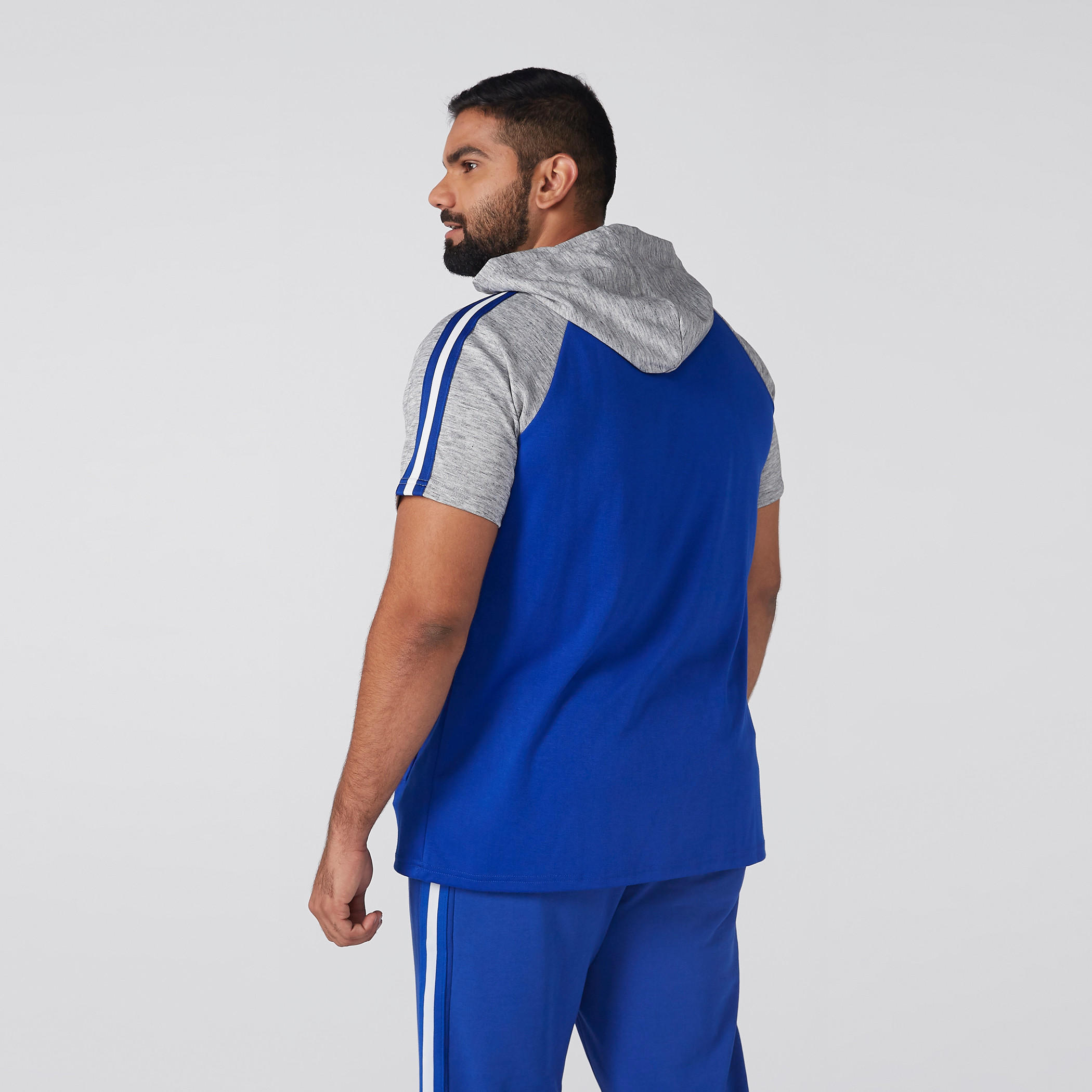 سويت شيرت بقبّعة وتصاميم مغايرة-men-winterwear-hoodiesandsweatshirts-image-3