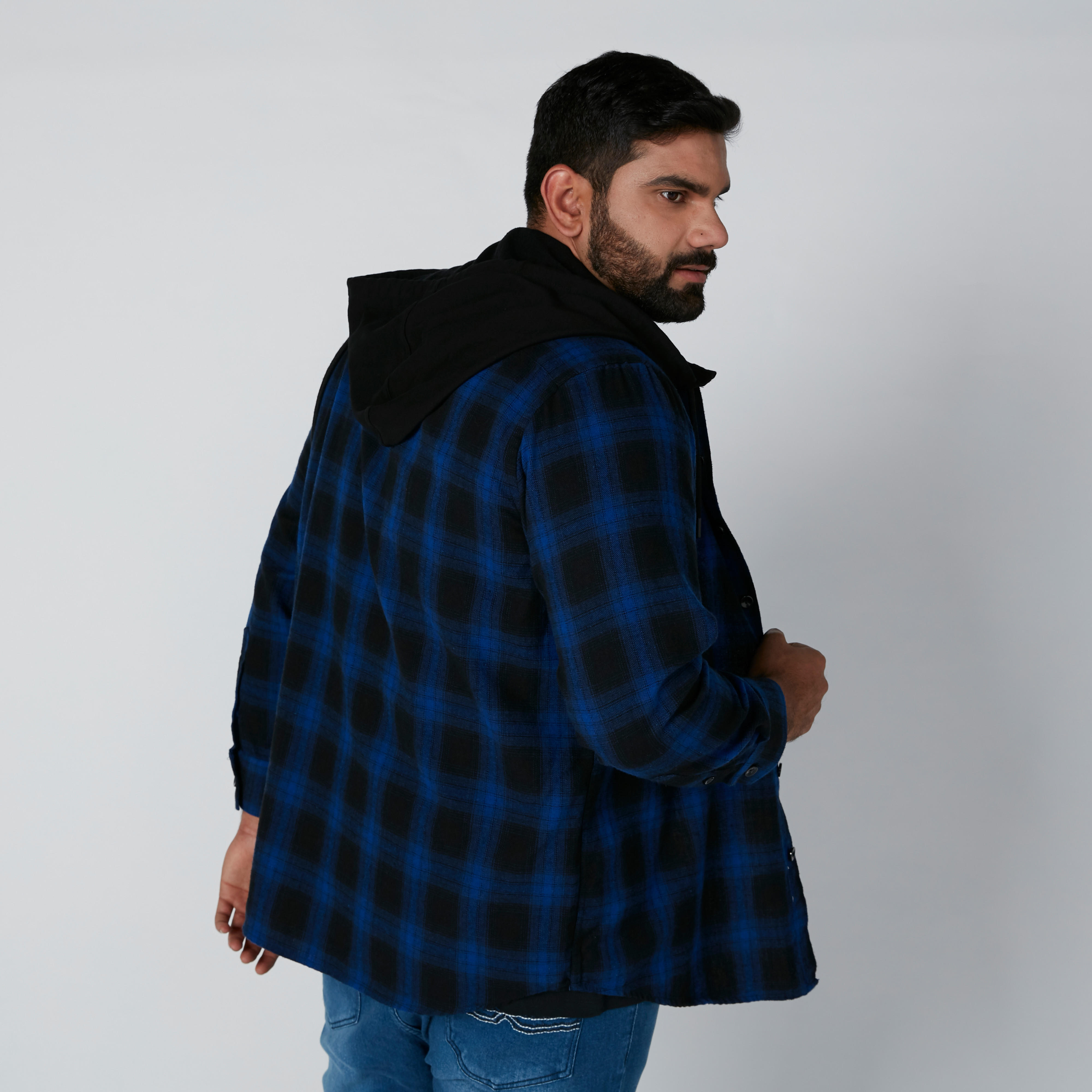 قميص بتصميم كاروهات وأكمام طويلة-men-clothing-shirts-image-5