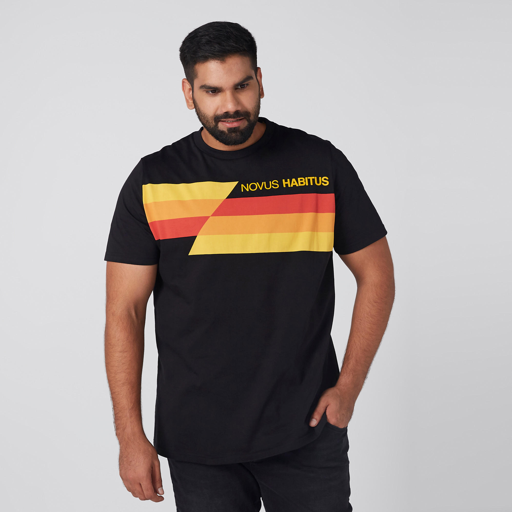 تيشيرت بياقة ضيقة وطبعات-men-clothing-tshirtsandpolos-tshirts-image-3