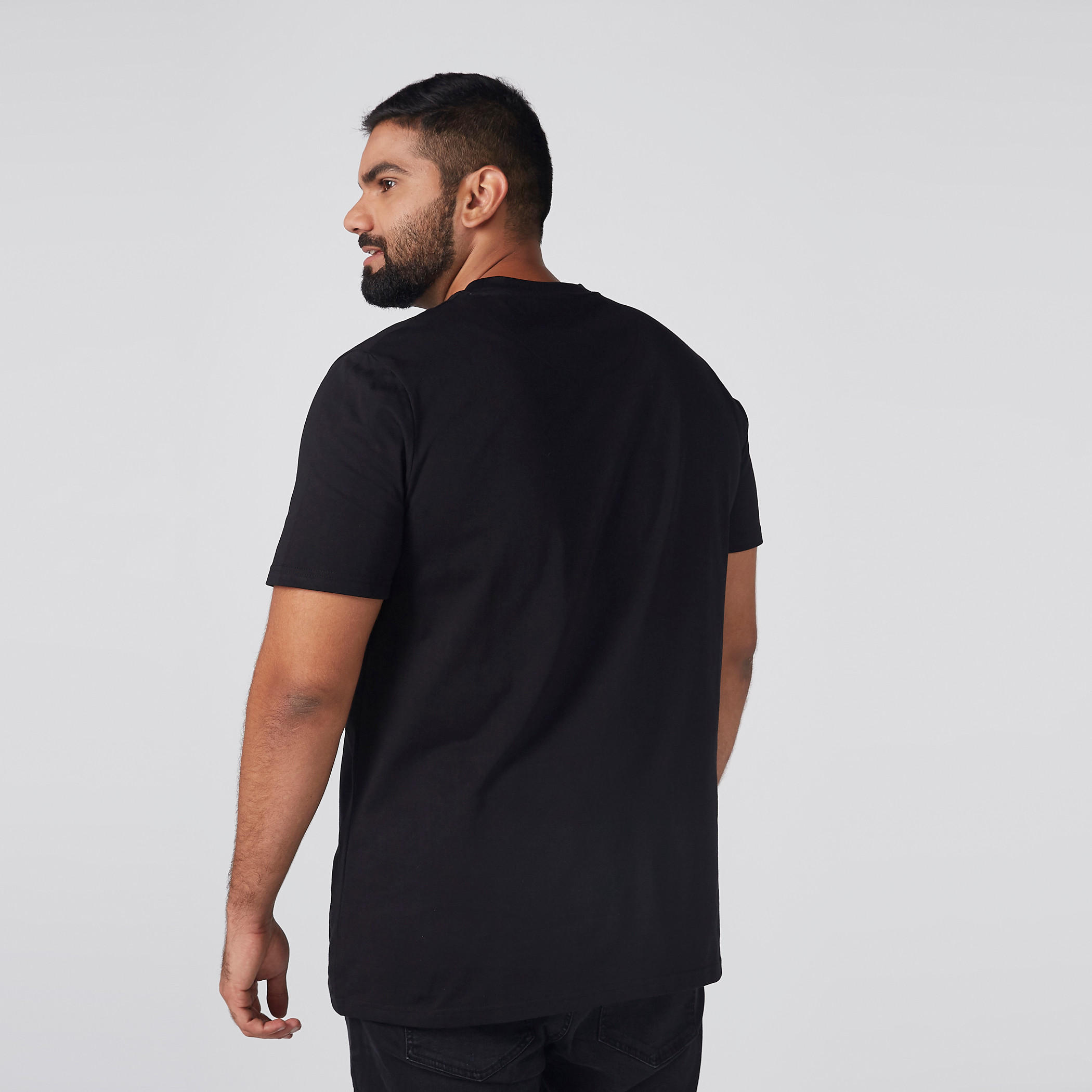 تيشيرت بياقة ضيقة وطبعات-men-clothing-tshirtsandpolos-tshirts-image-1