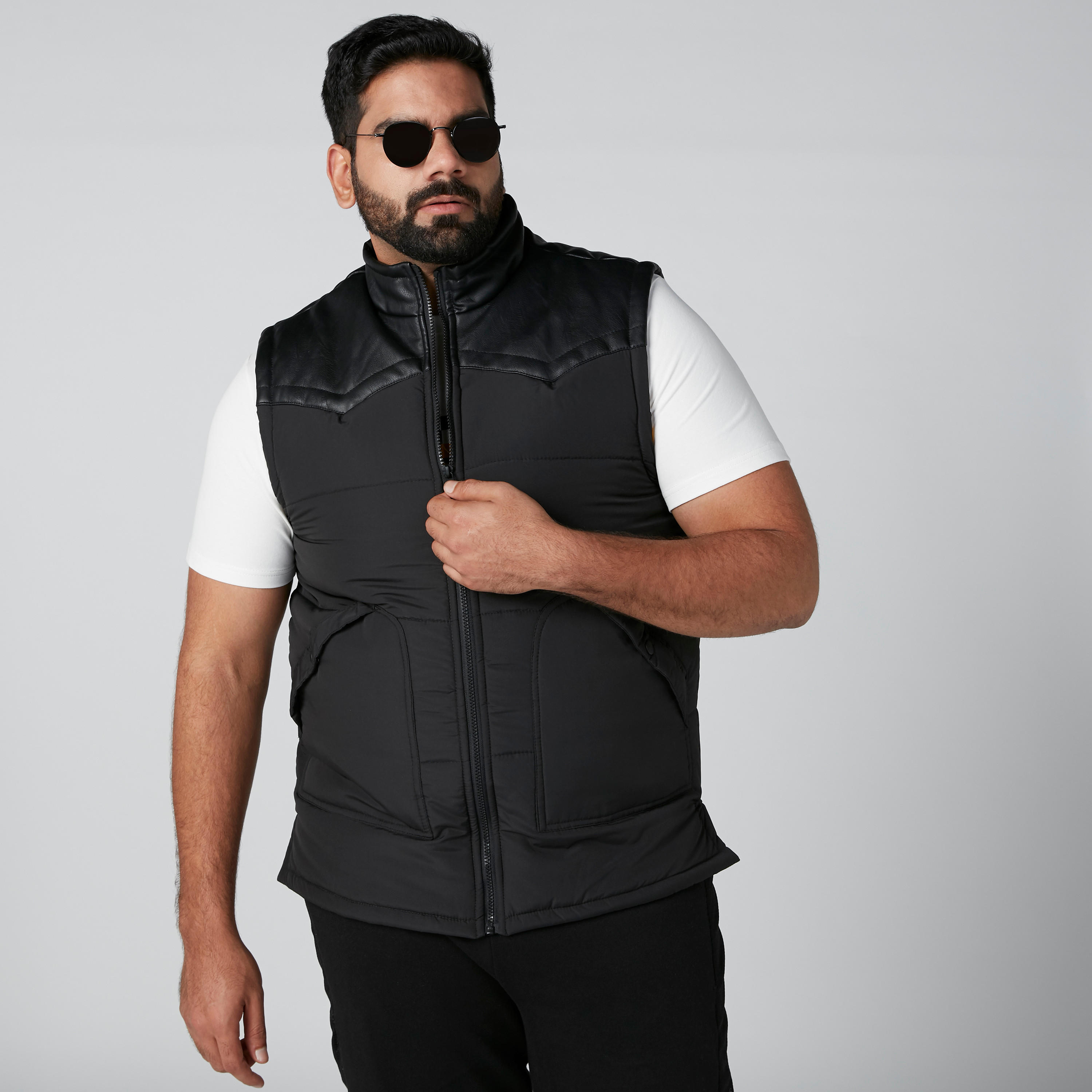 جاكيت دون أكمام بجيوب-men-clothing-jacketsandblazers-jackets-image-1