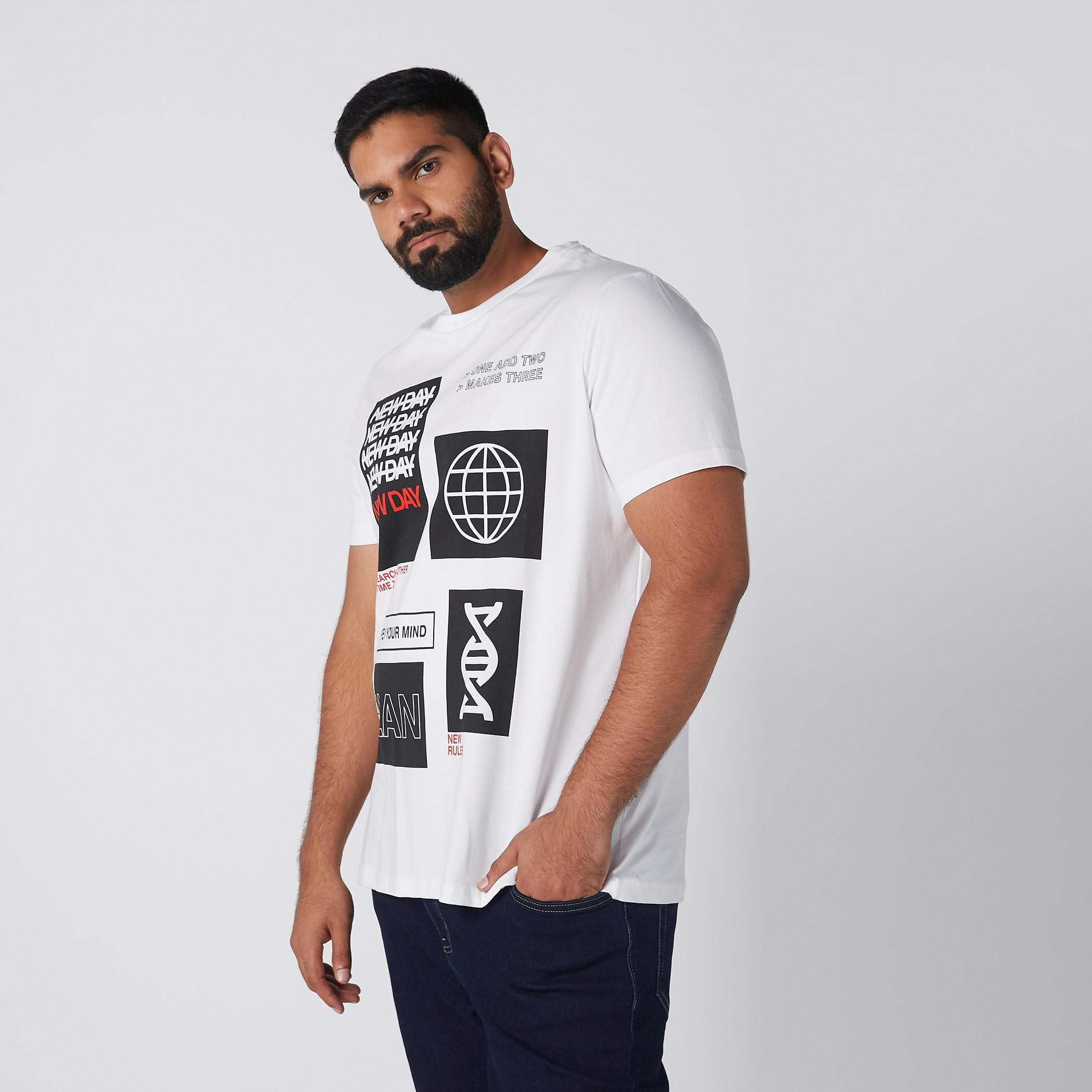 تيشيرت بياقة ضيّقة وأكمام قصيرة وطبعات-men-clothing-tshirtsandpolos-tshirts-image-1