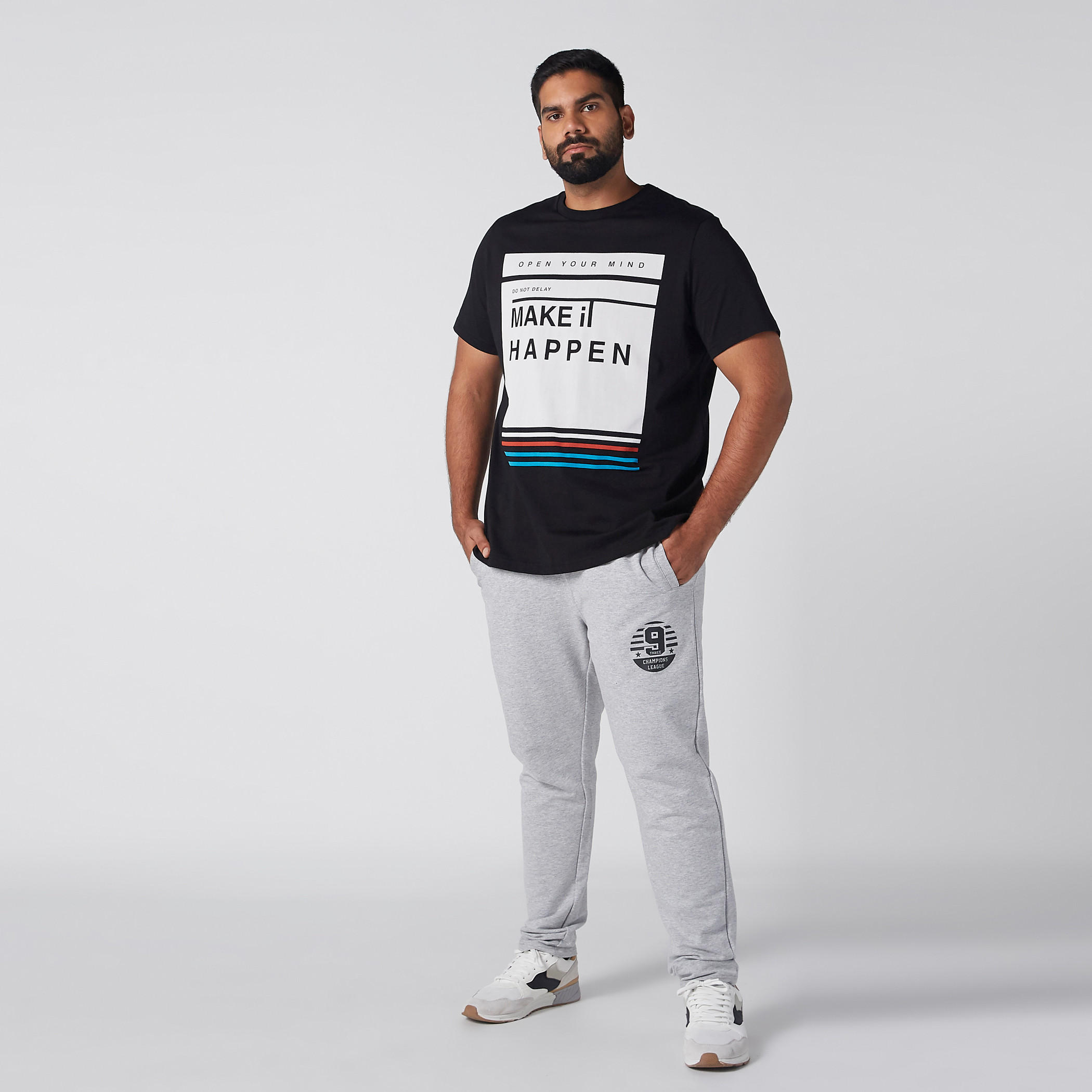 تيشيرت بياقة ضيّقة وأكمام قصيرة وطبعات-men-clothing-tshirtsandpolos-tshirts-image-2