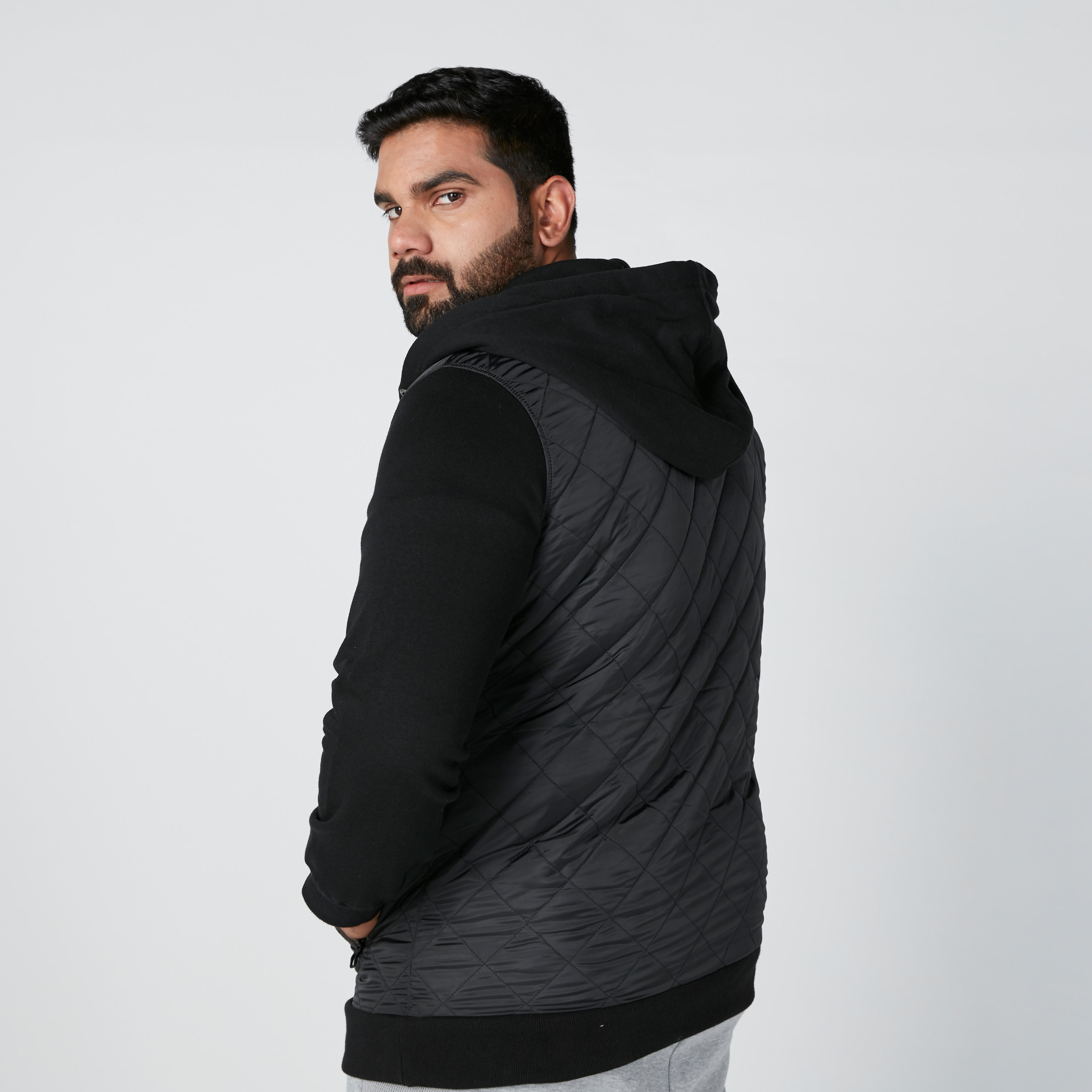 جاكيت بقبعة وجيوب-men-clothing-jacketsandblazers-jackets-image-2