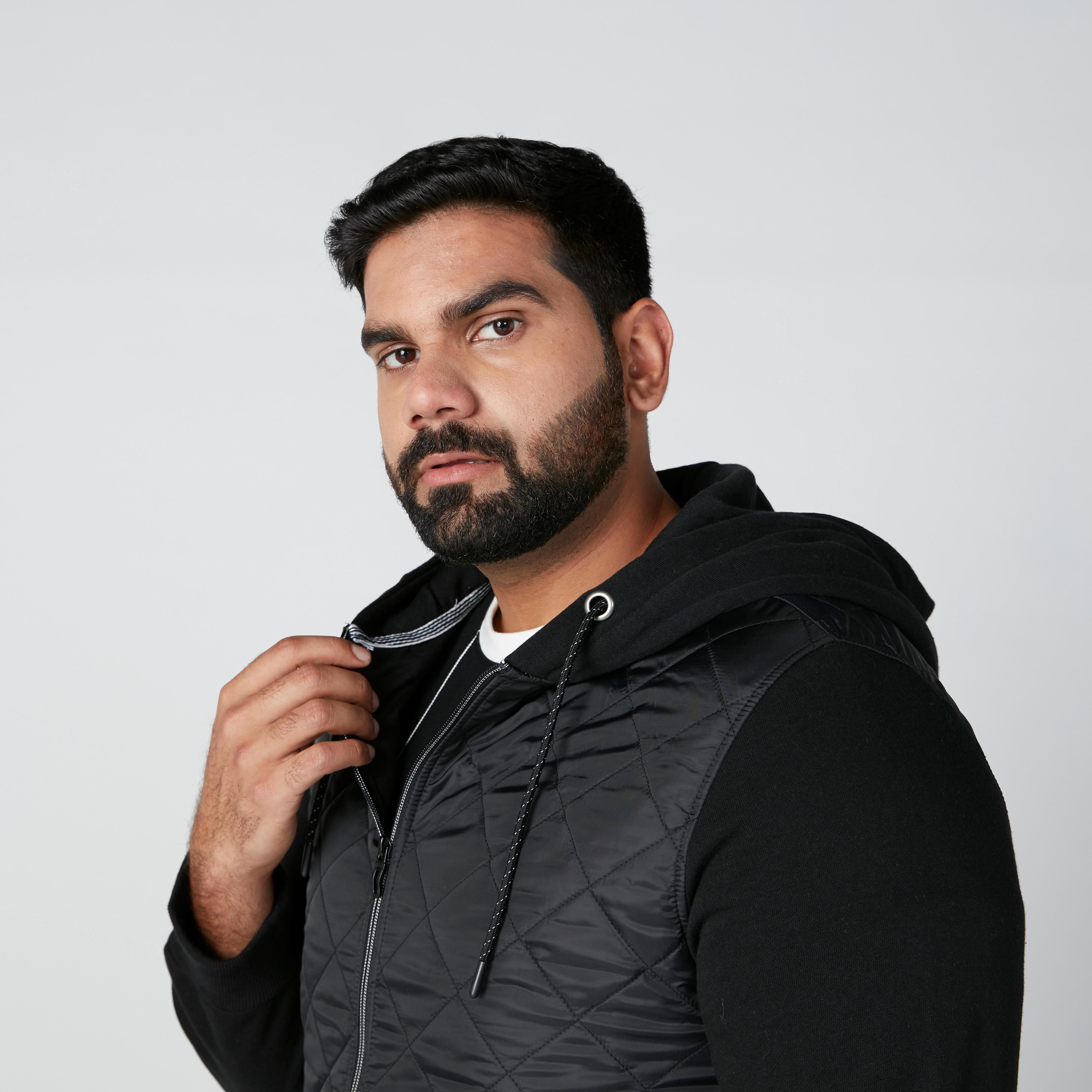 جاكيت بقبعة وجيوب-men-clothing-jacketsandblazers-jackets-image-5