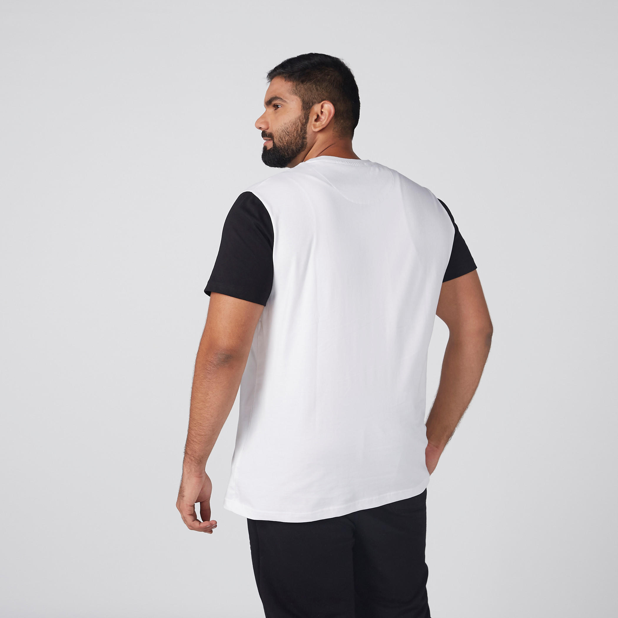 تيشيرت بياقة ضيقة وطبعات-men-clothing-tshirtsandpolos-tshirts-image-5