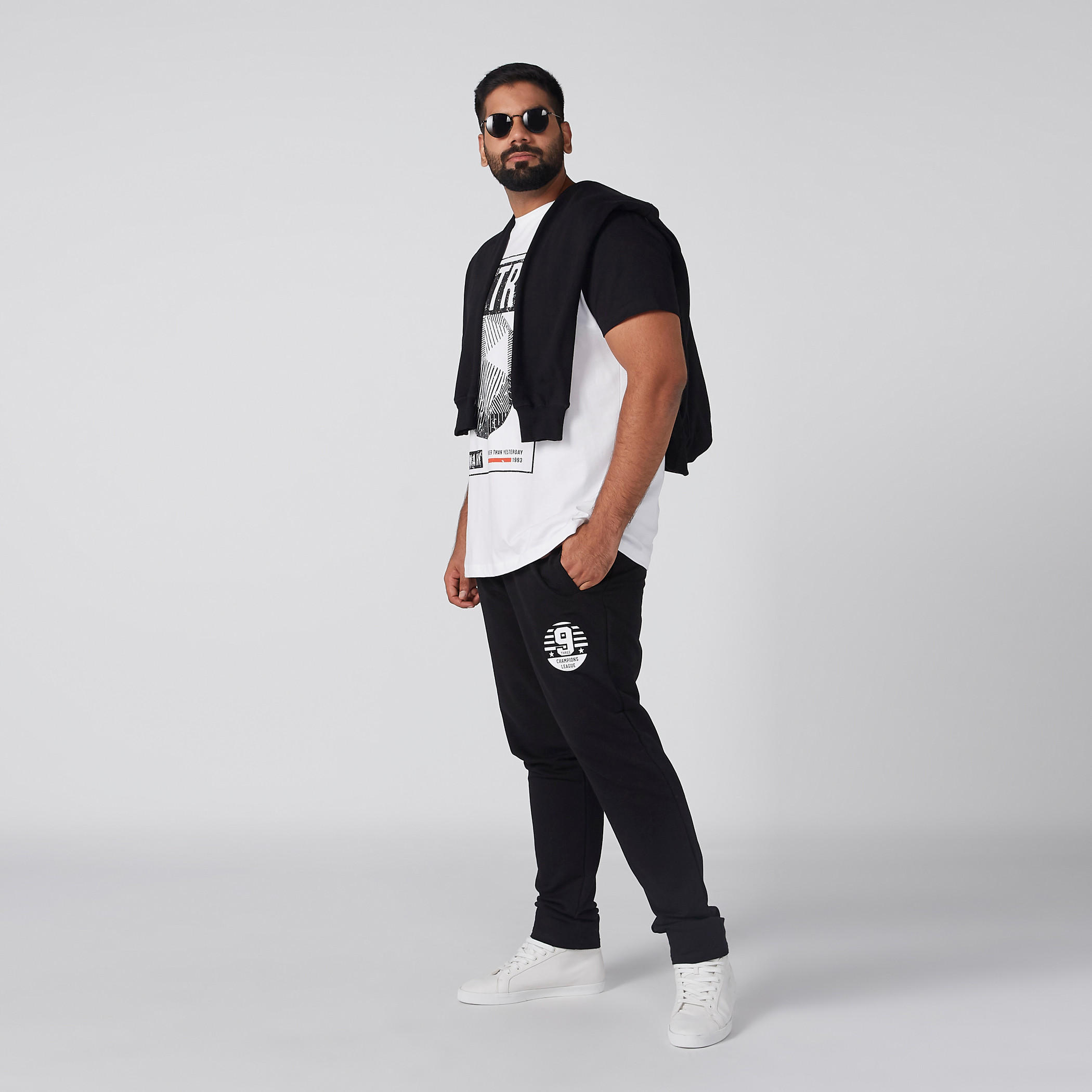 سويت شيرت بقبعة وأكمام طويلة وطبعات-men-clothing-jacketsandblazers-jackets-image-2