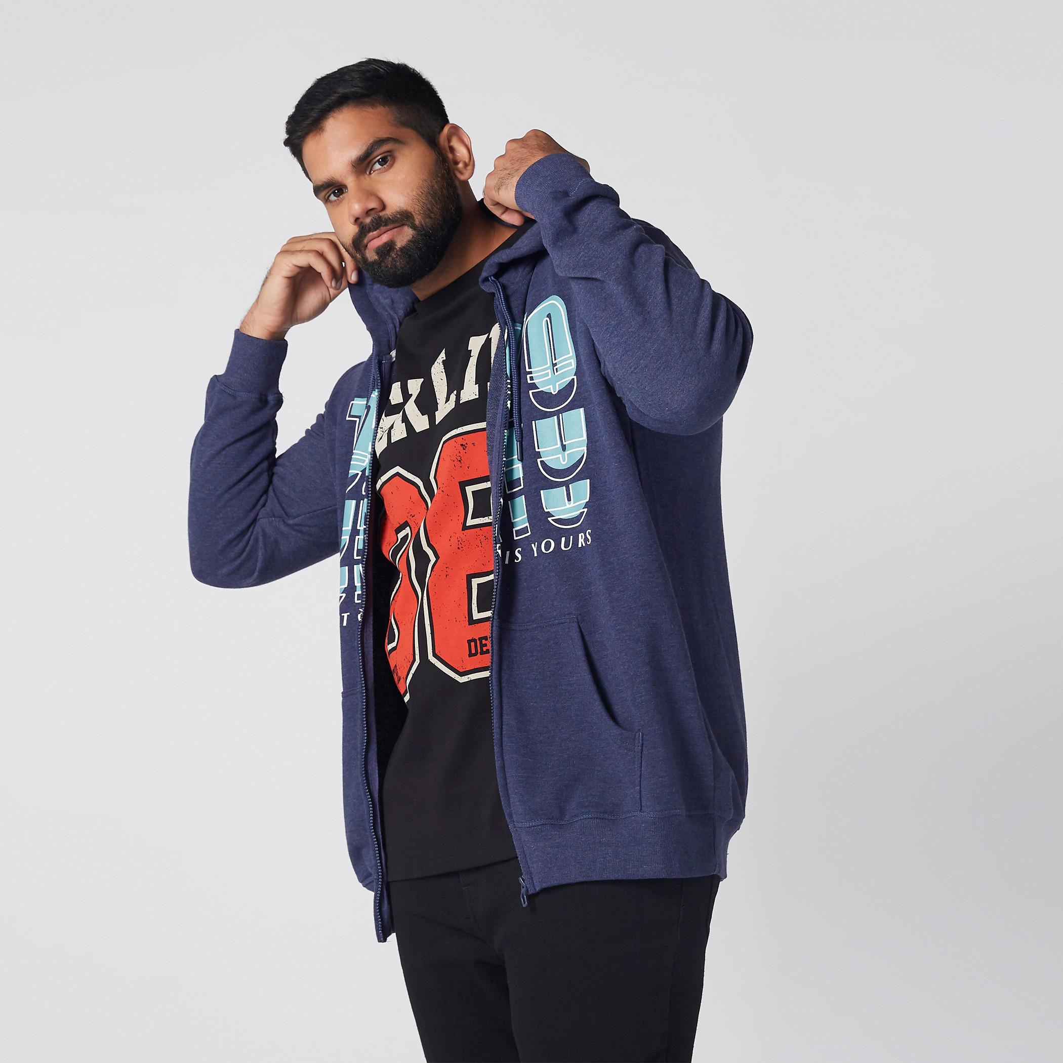 سويت شيرت بقبعة وأكمام طويلة وطبعات-men-clothing-jacketsandblazers-jackets-image-2