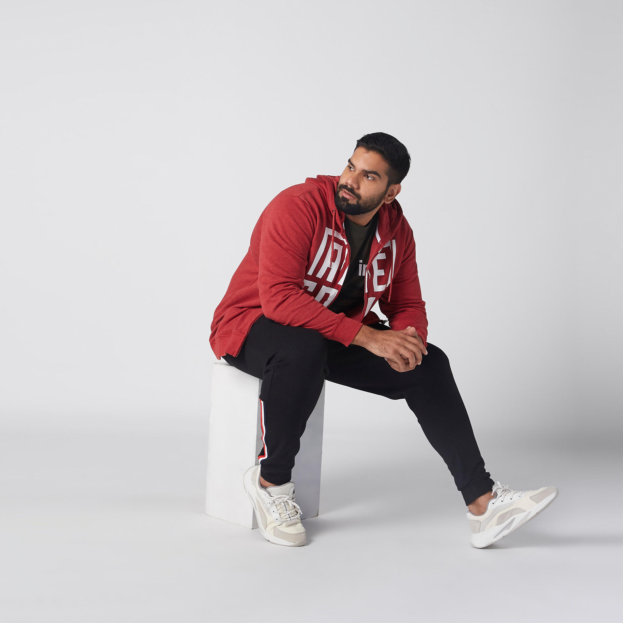 سويت شيرت بقبعة وأكمام طويلة وطبعات-men-clothing-jacketsandblazers-jackets-image-2