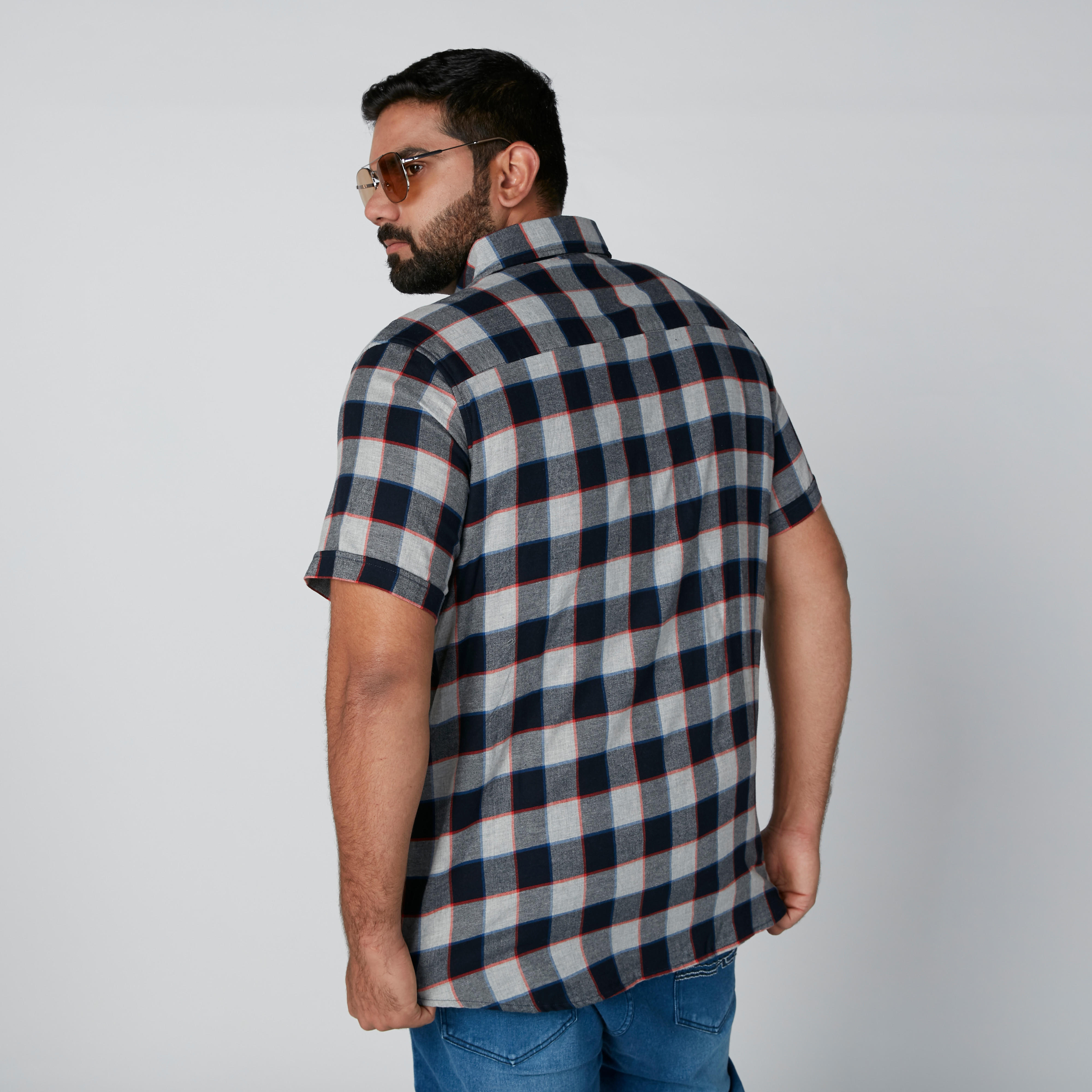 قميص كاروهات بأكمام قصيرة وأزرار-men-clothing-shirts-image-3