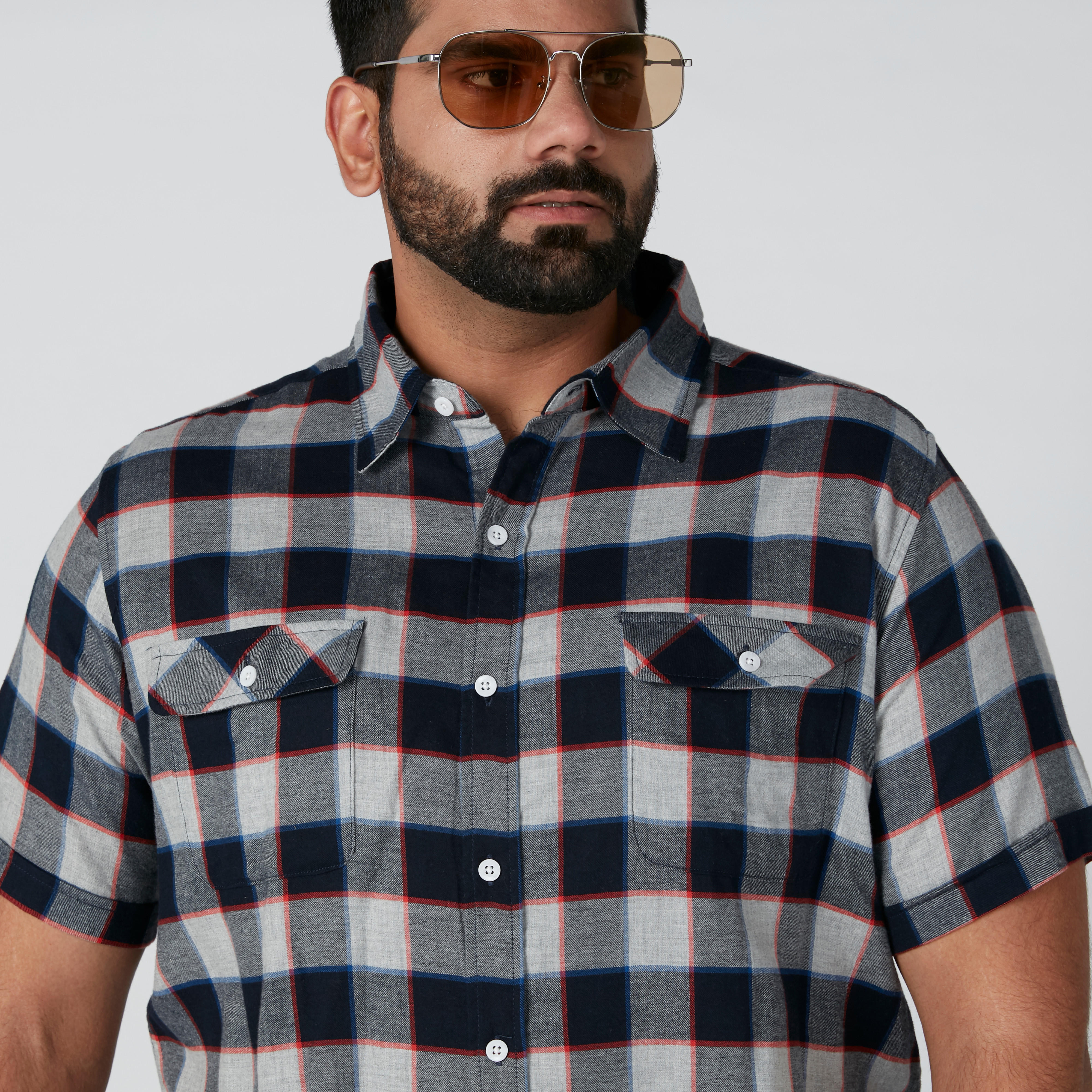 قميص كاروهات بأكمام قصيرة وأزرار-men-clothing-shirts-image-4