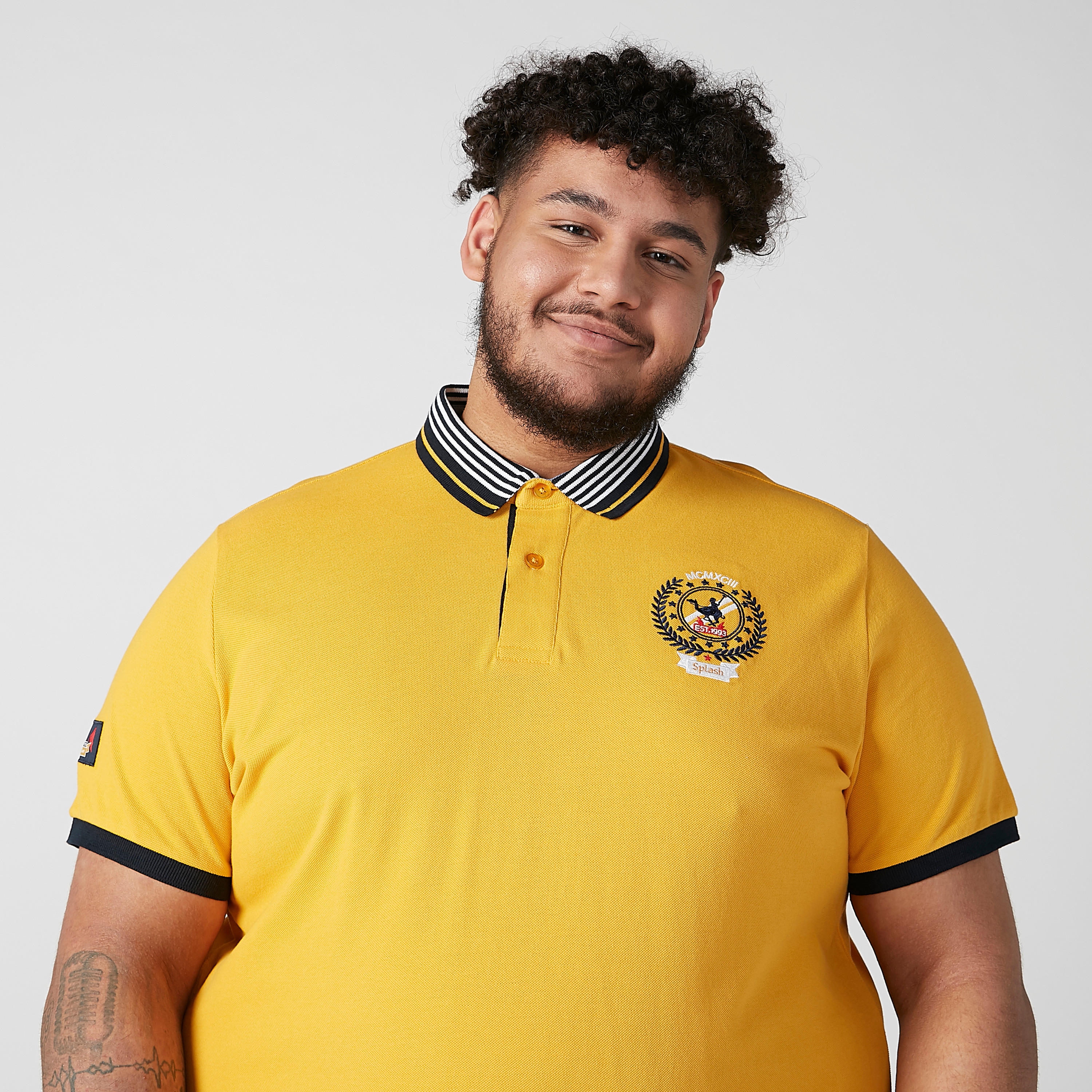 تيشيرت بولو مطرّز بأكمام قصيرة-men-clothing-tshirtsandpolos-polos-image-4