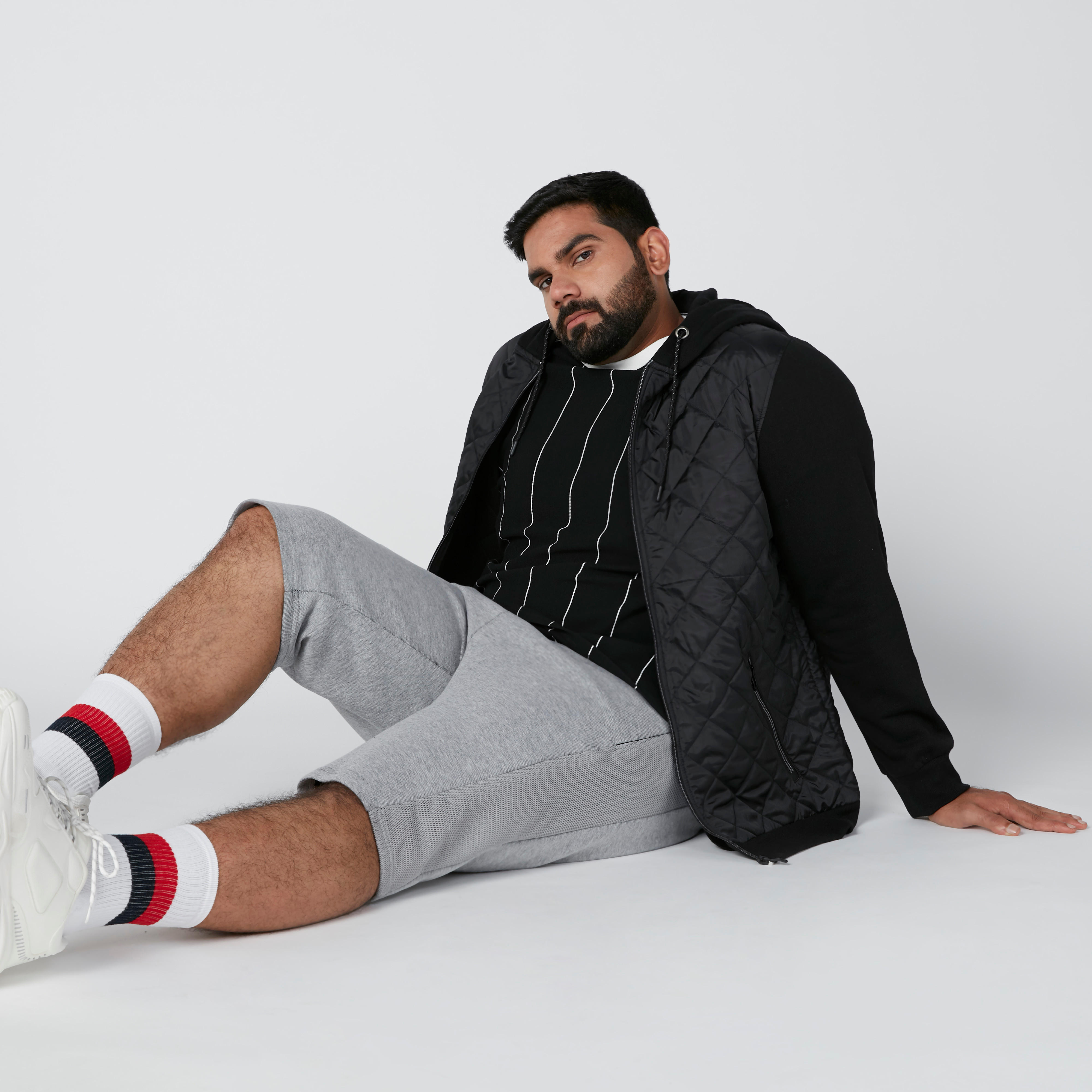 تيشيرت مقلّم بياقة ضيقة وأكمام قصيرة-men-clothing-tshirtsandpolos-tshirts-image-3