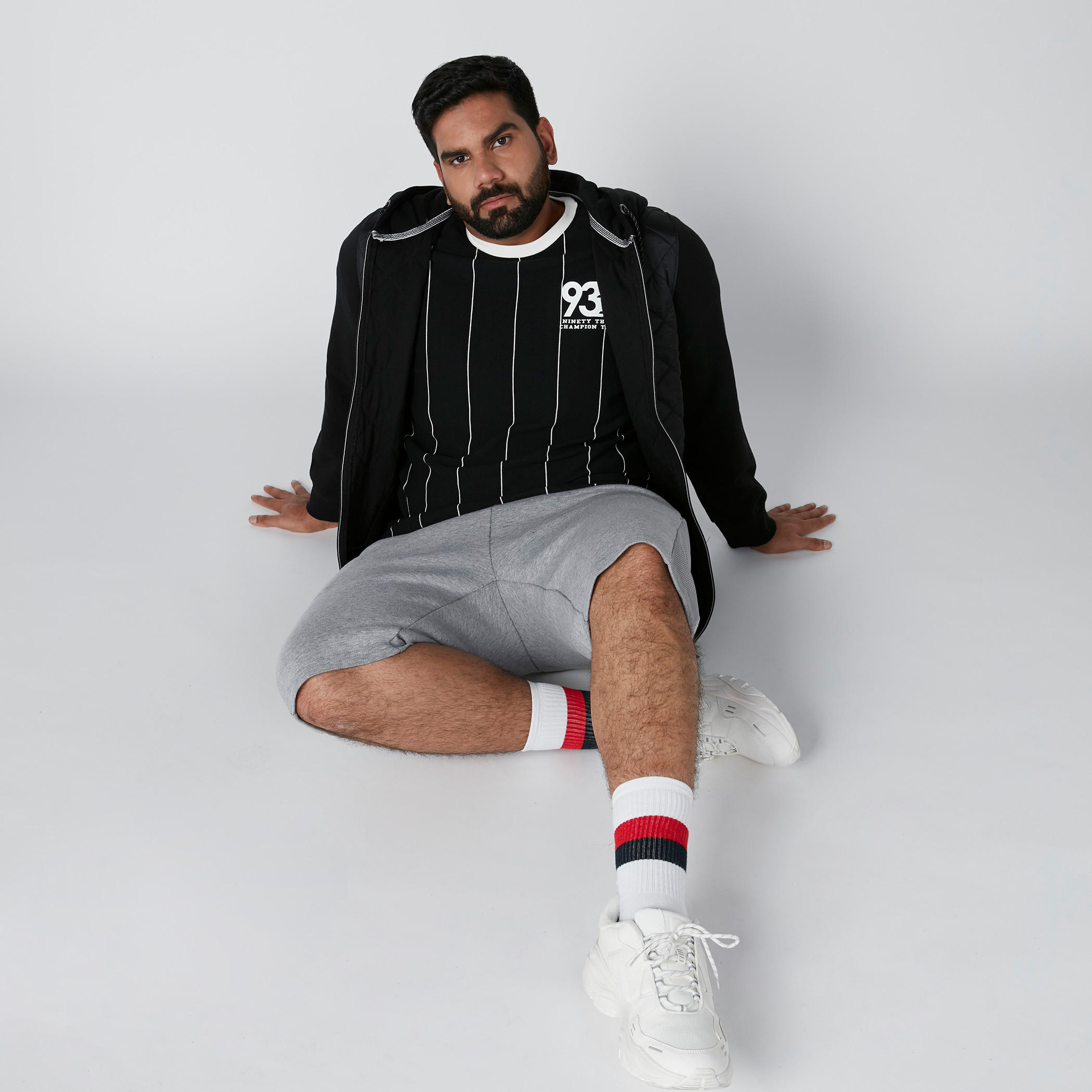 تيشيرت مقلّم بياقة ضيقة وأكمام قصيرة-men-clothing-tshirtsandpolos-tshirts-image-5