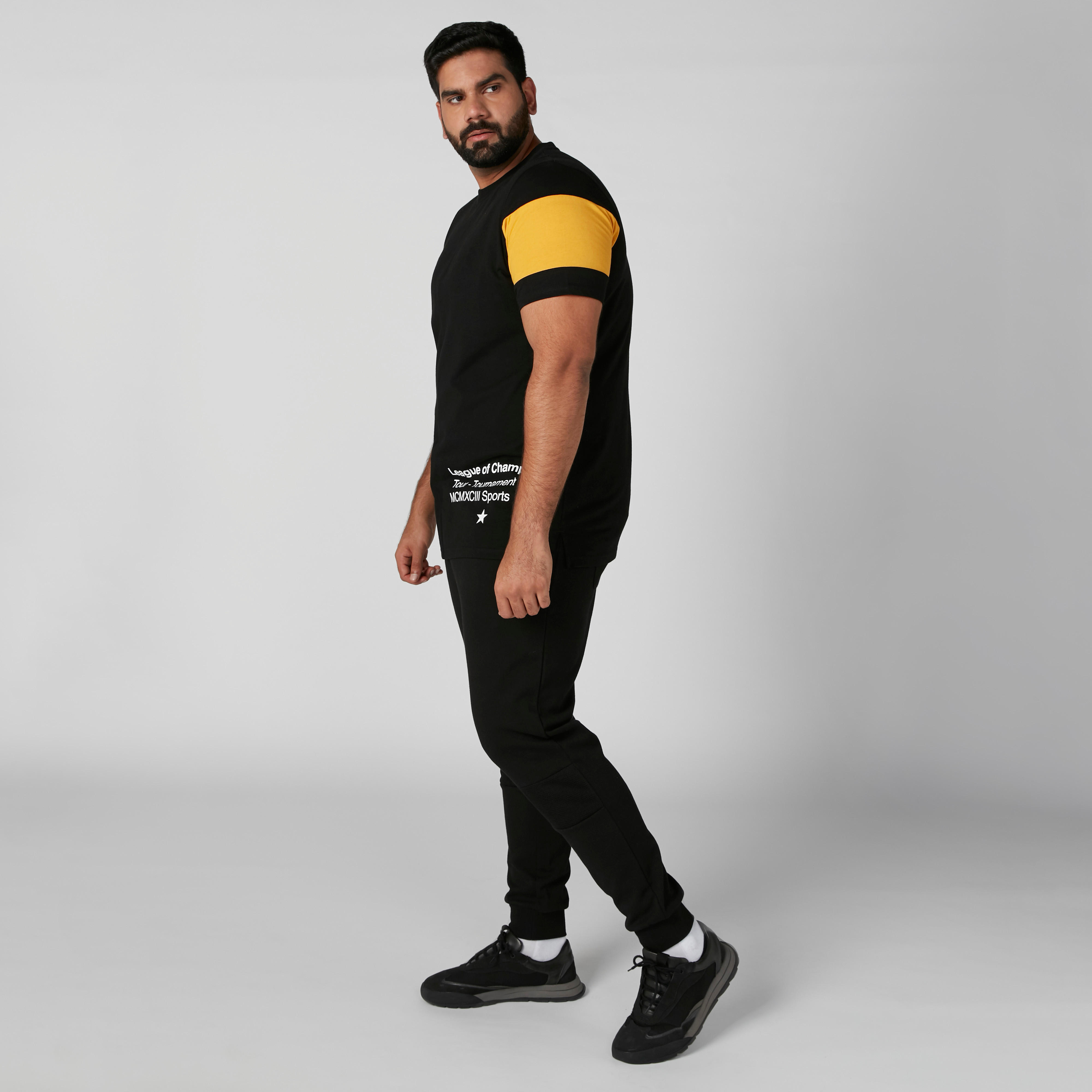 بنطال رياضي برباط وجيوب-men-clothing-bottoms-joggers-image-5