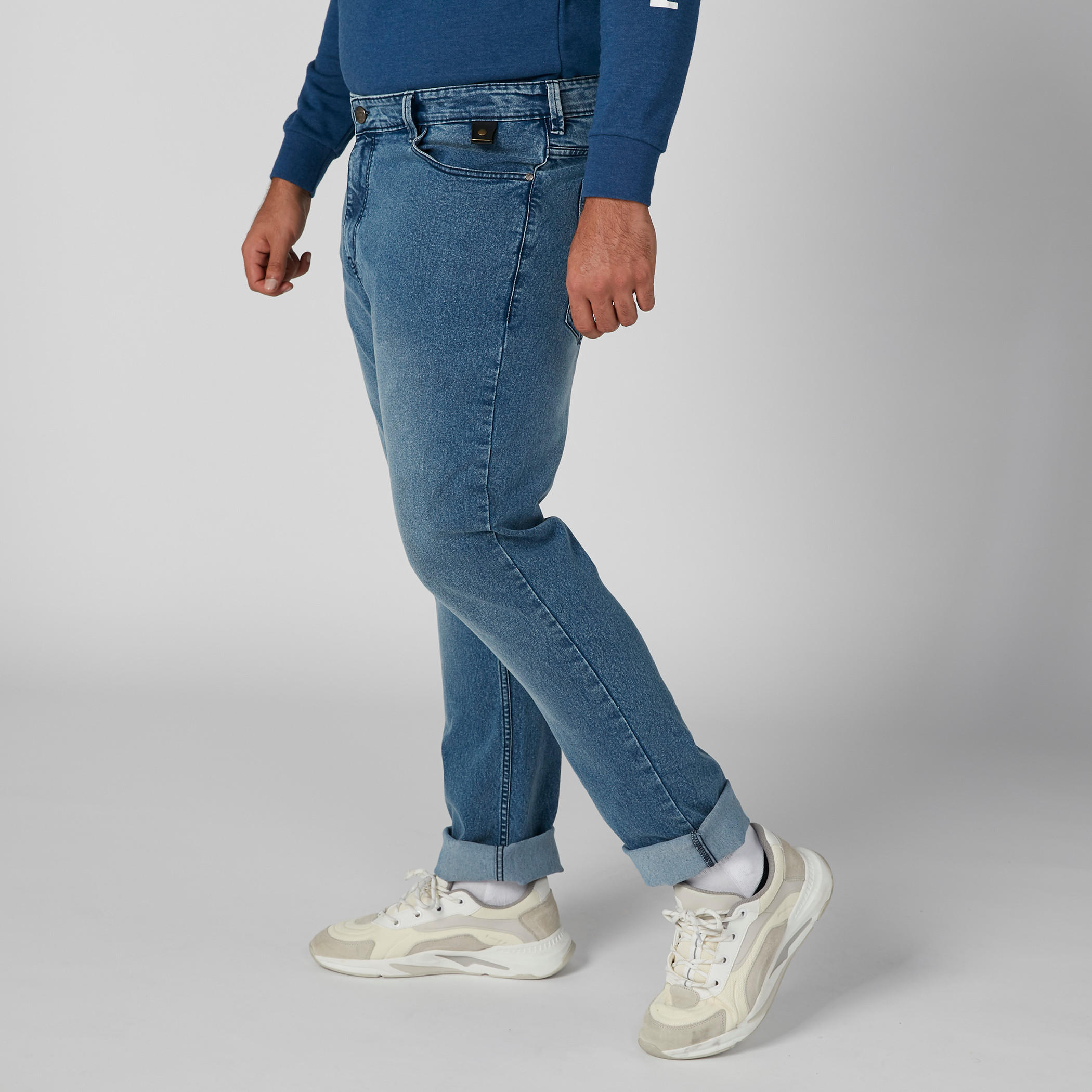 بنطال جينز بخصر متوسط الارتفاع وجيوب-men-clothing-bottoms-jeans-image-4