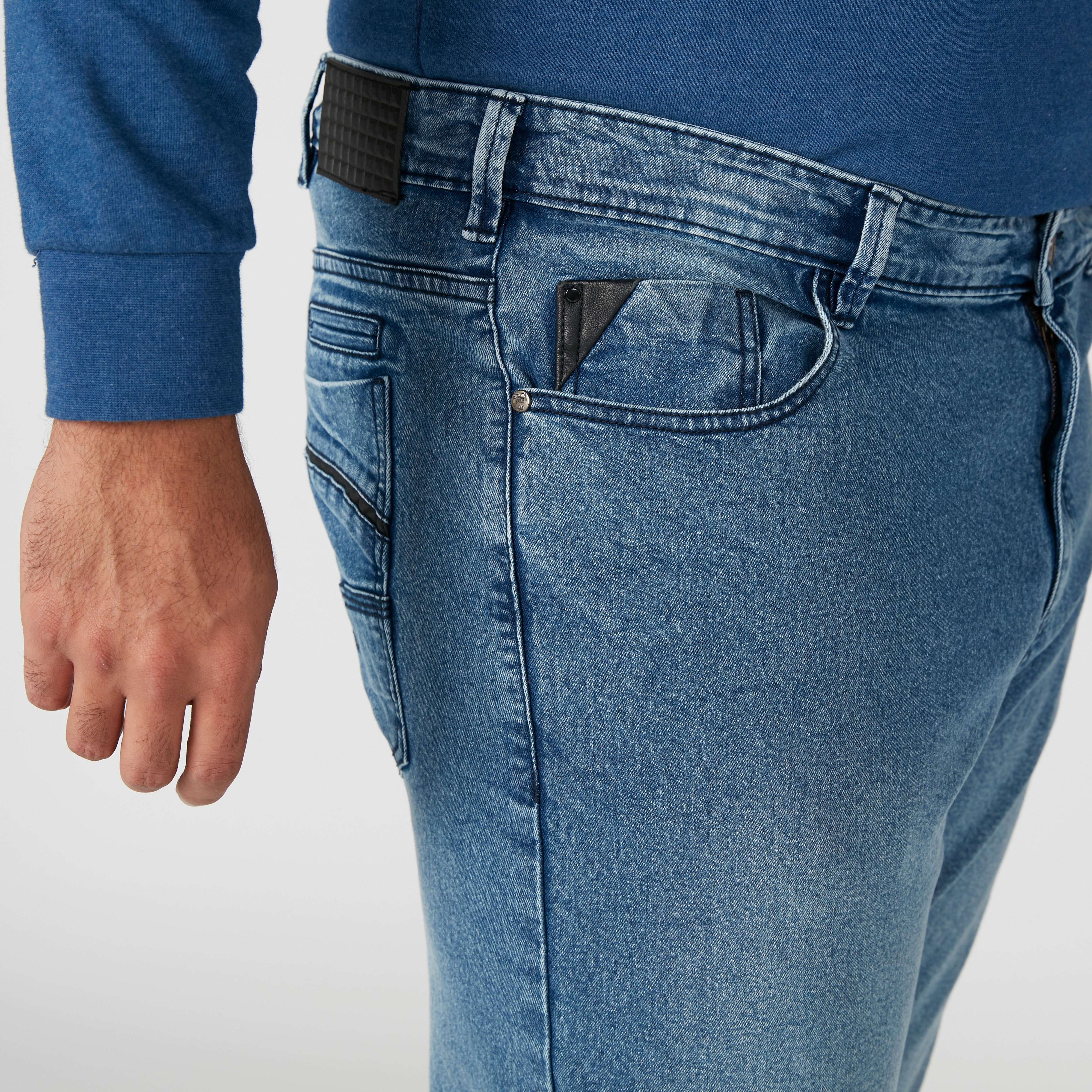 بنطال جينز بخصر متوسط الارتفاع وجيوب-men-clothing-bottoms-jeans-image-3
