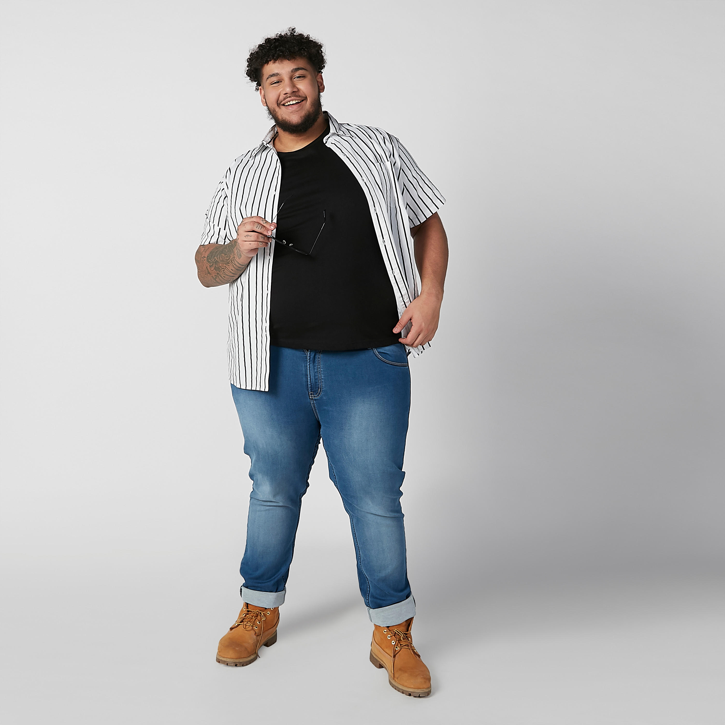 قميص مقلّم بياقة عاديّة وأكمام قصيرة-men-clothing-shirts-image-1