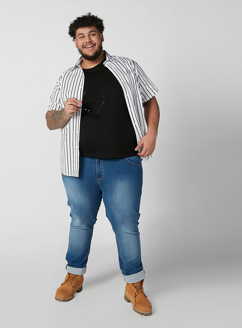 قميص مقلّم بياقة عاديّة وأكمام قصيرة-men-clothing-shirts-image-6