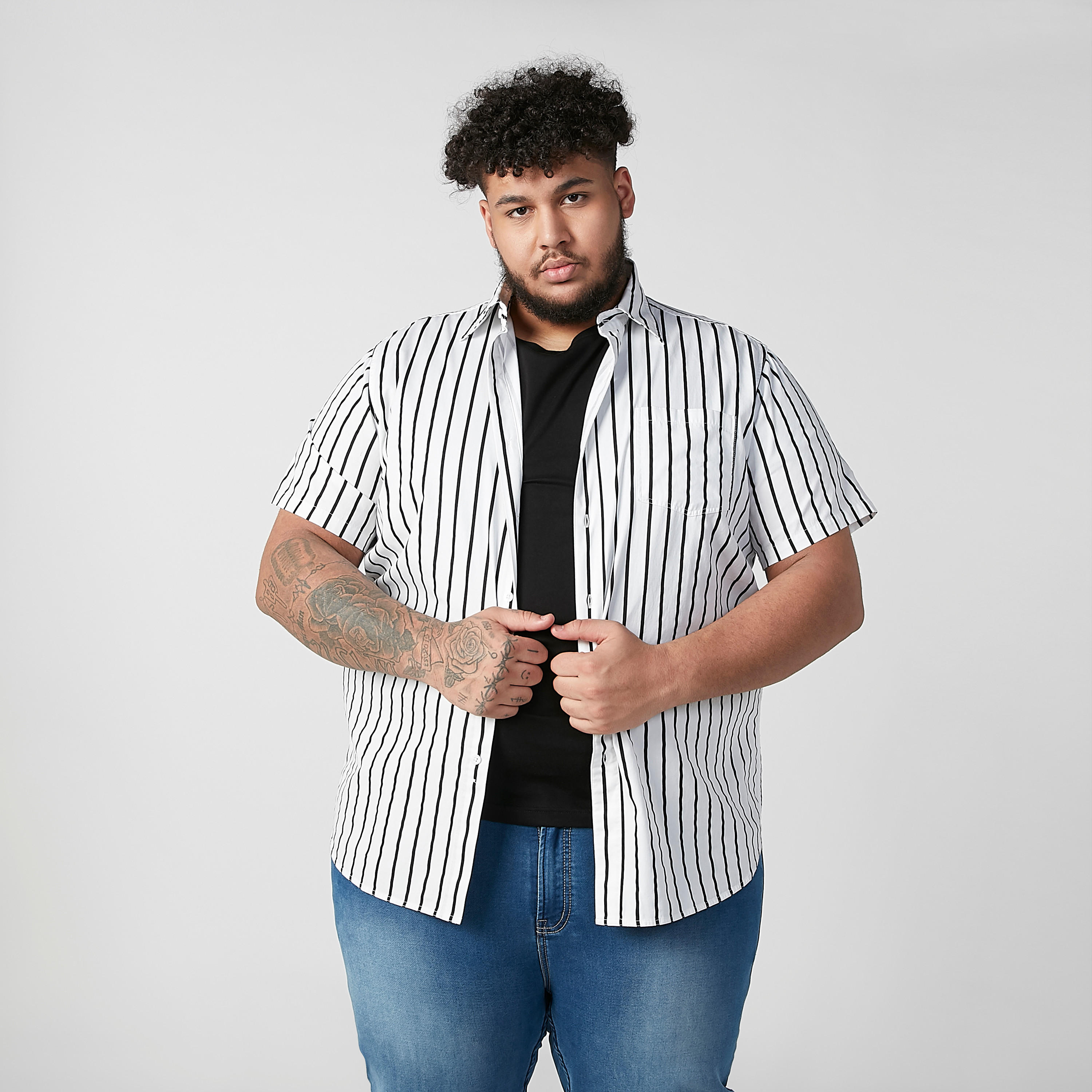 قميص مقلّم بياقة عاديّة وأكمام قصيرة-men-clothing-shirts-image-5