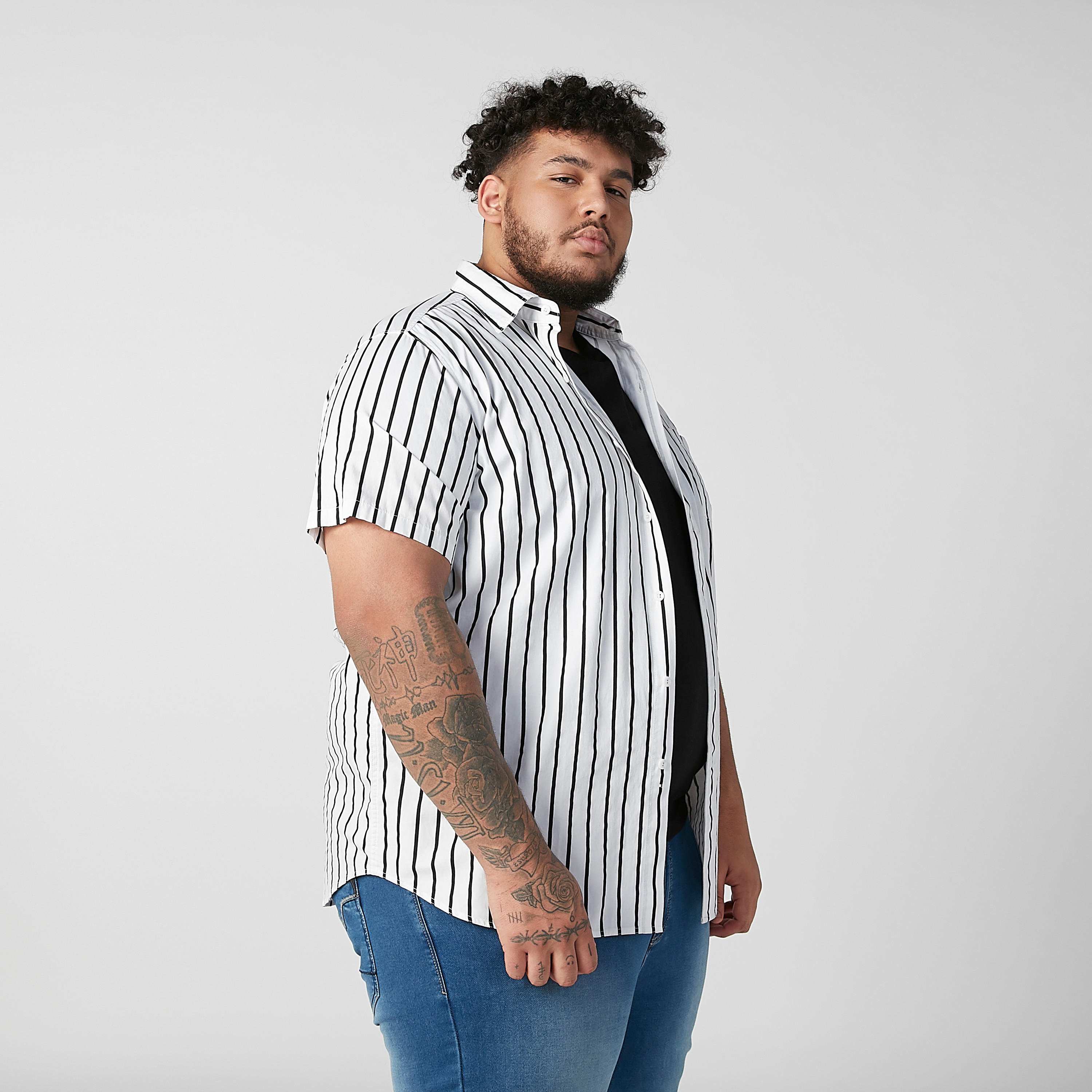 قميص مقلّم بياقة عاديّة وأكمام قصيرة-men-clothing-shirts-image-4