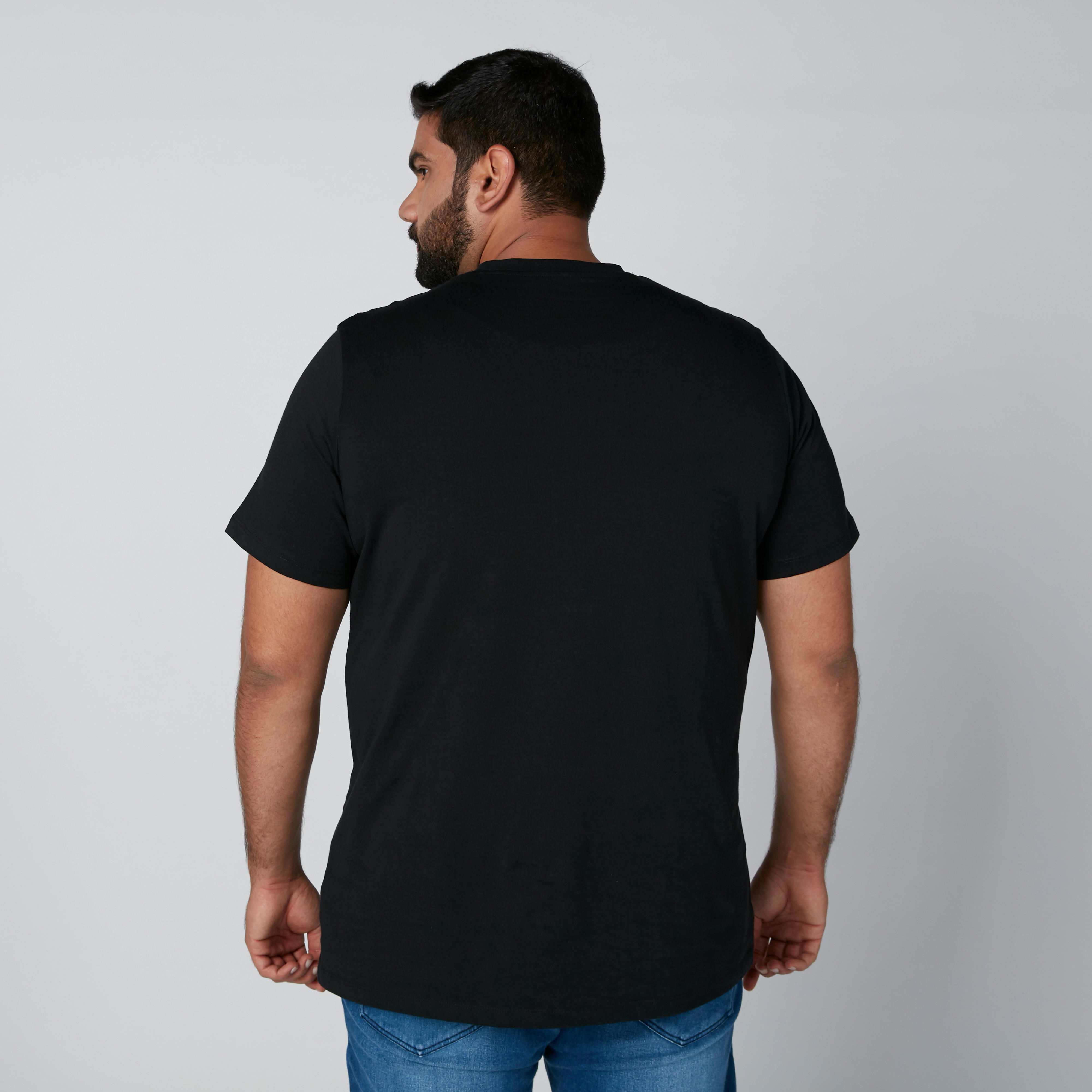 تيشيرت بأكمام قصيرة وطبعات نصيّة-men-clothing-tshirtsandpolos-tshirts-image-2