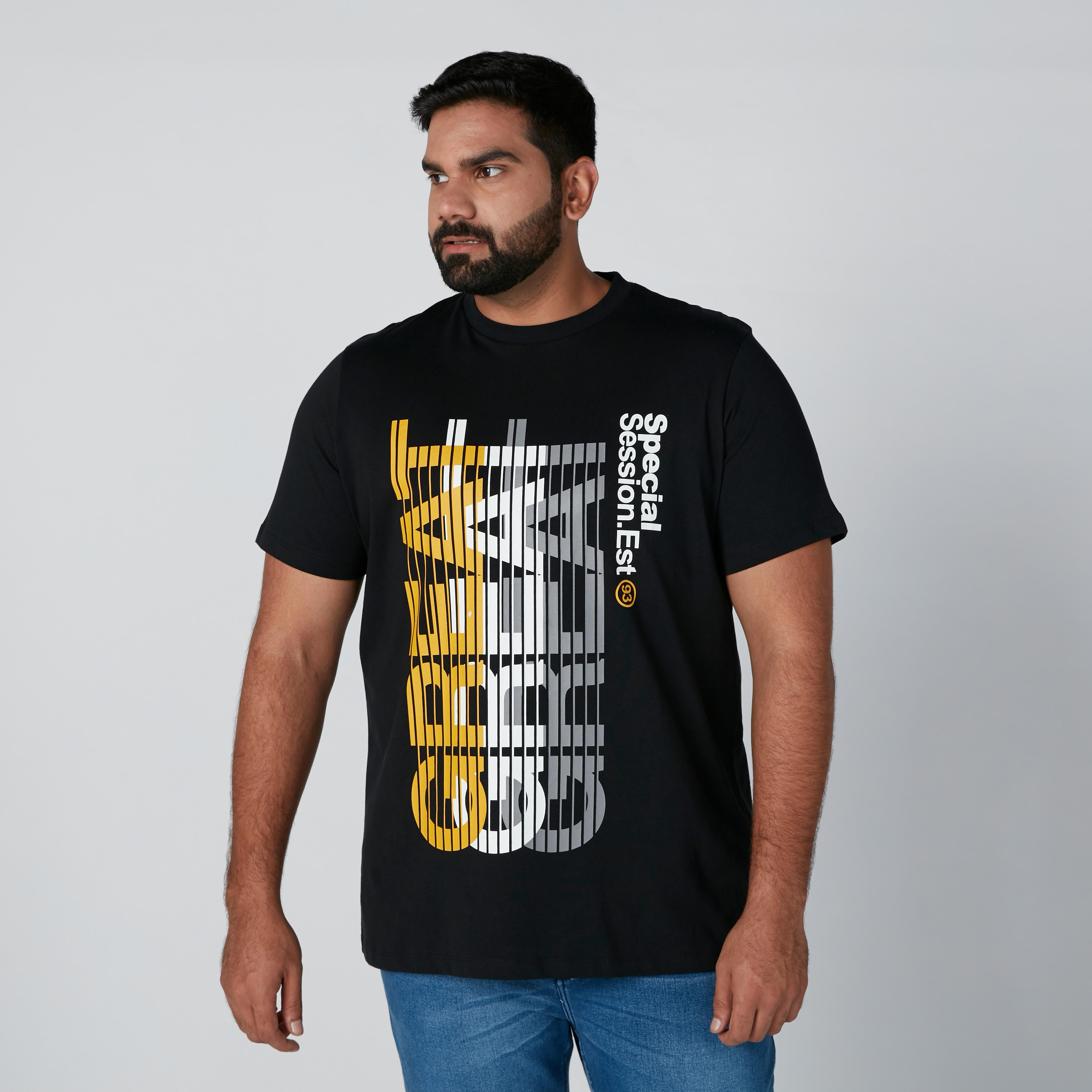 تيشيرت بأكمام قصيرة وطبعات نصيّة-men-clothing-tshirtsandpolos-tshirts-image-4