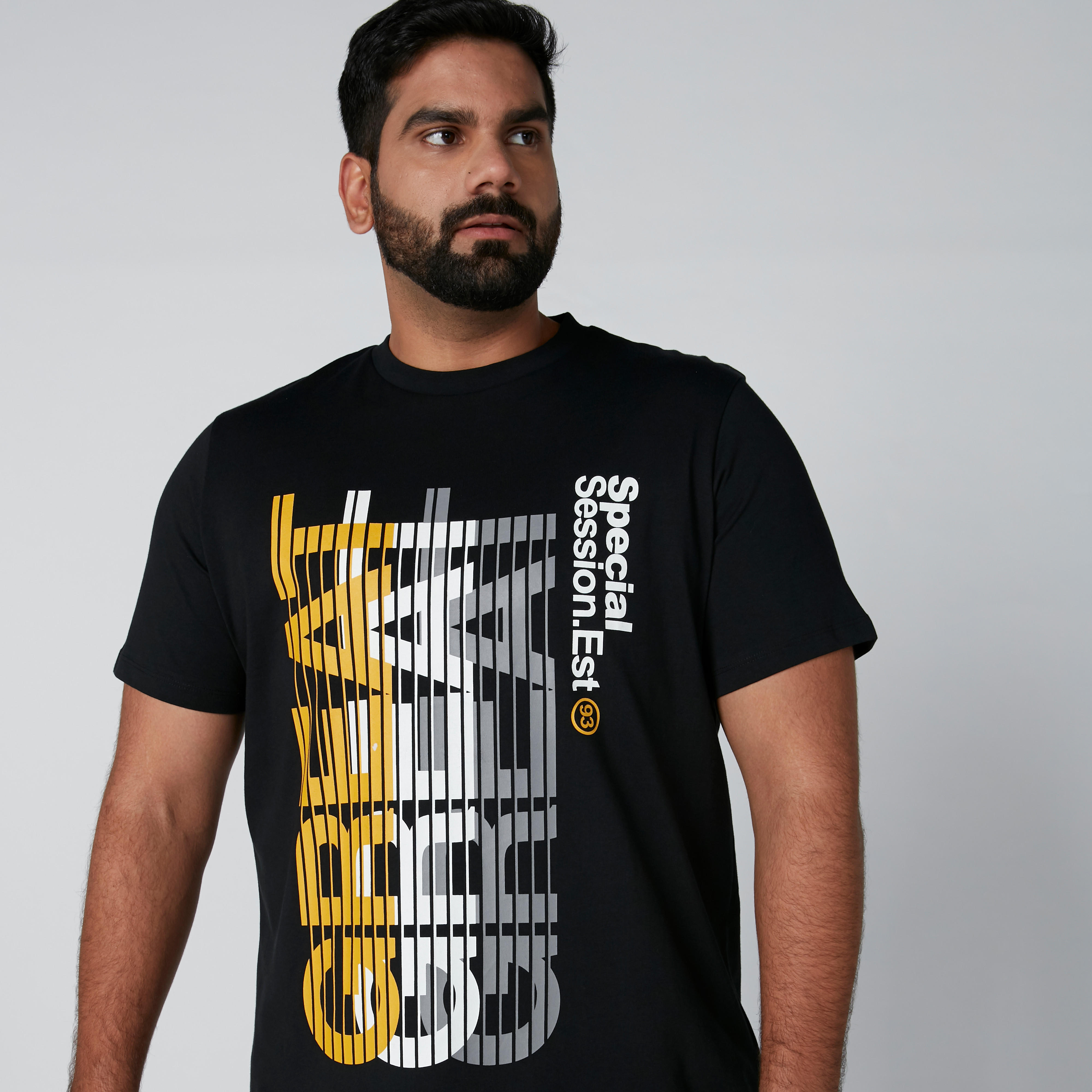 تيشيرت بأكمام قصيرة وطبعات نصيّة-men-clothing-tshirtsandpolos-tshirts-image-1