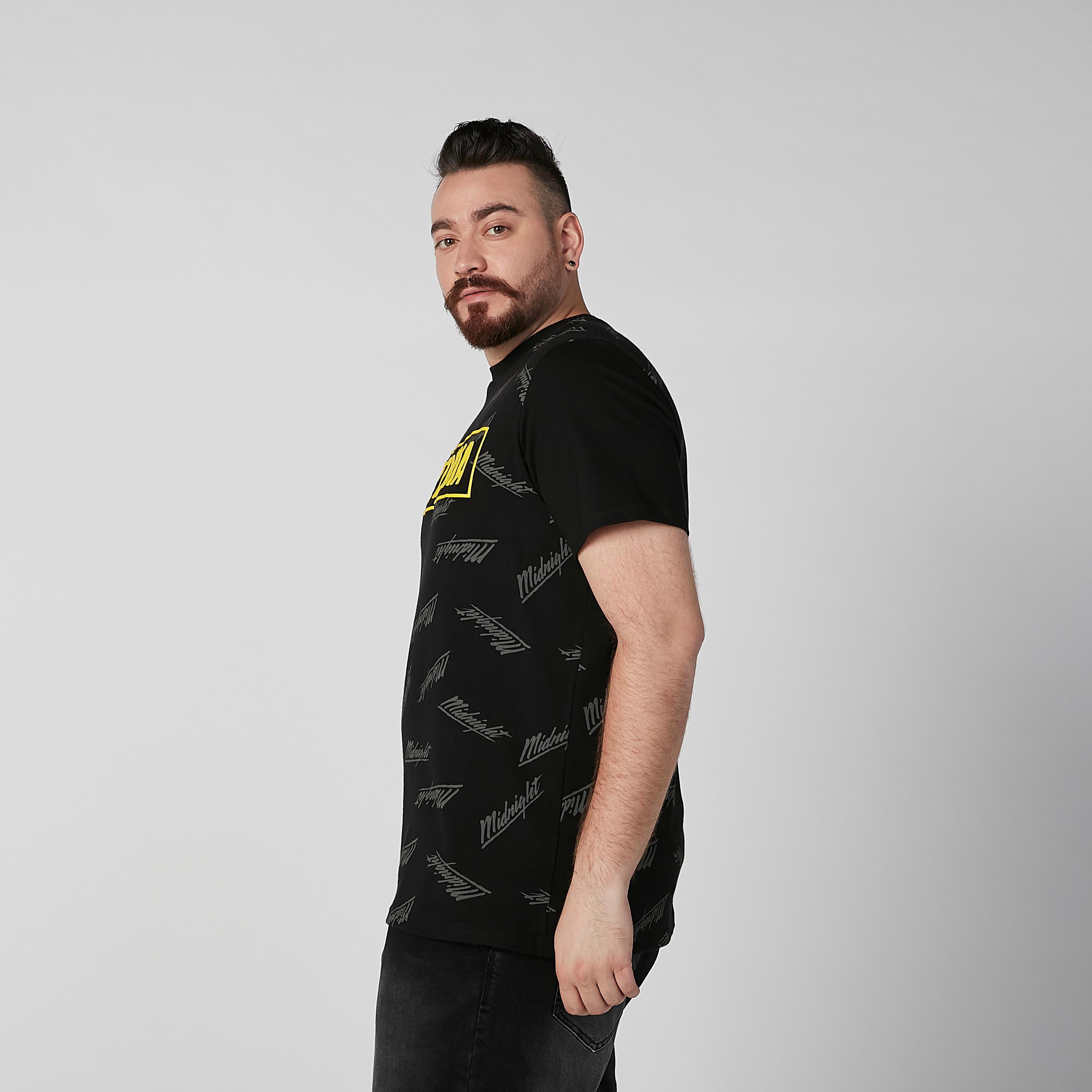 تيشيرت بياقة ضيقة وأكمام قصيرة وطبعات-men-clothing-tshirtsandpolos-tshirts-image-2