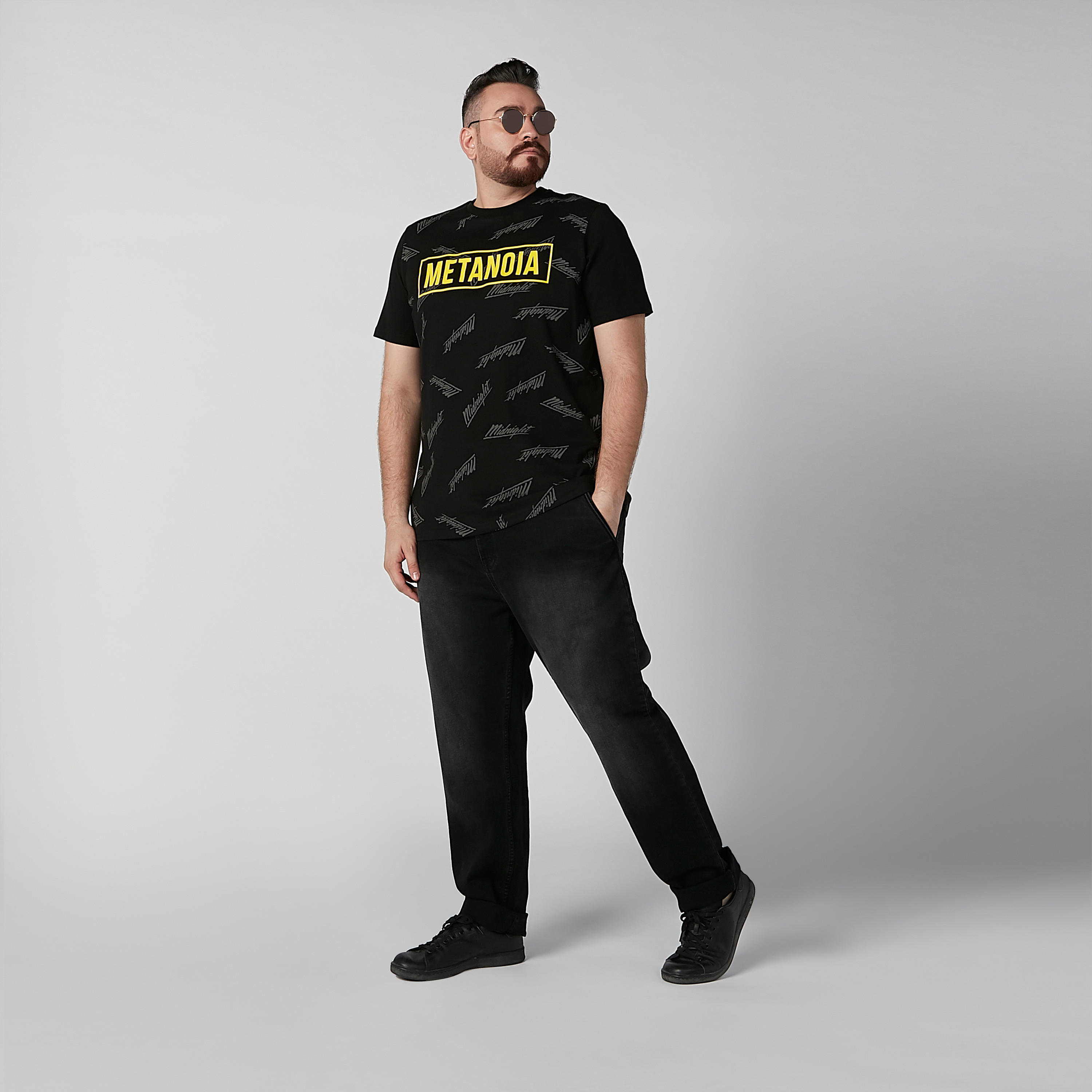 تيشيرت بياقة ضيقة وأكمام قصيرة وطبعات-men-clothing-tshirtsandpolos-tshirts-image-3