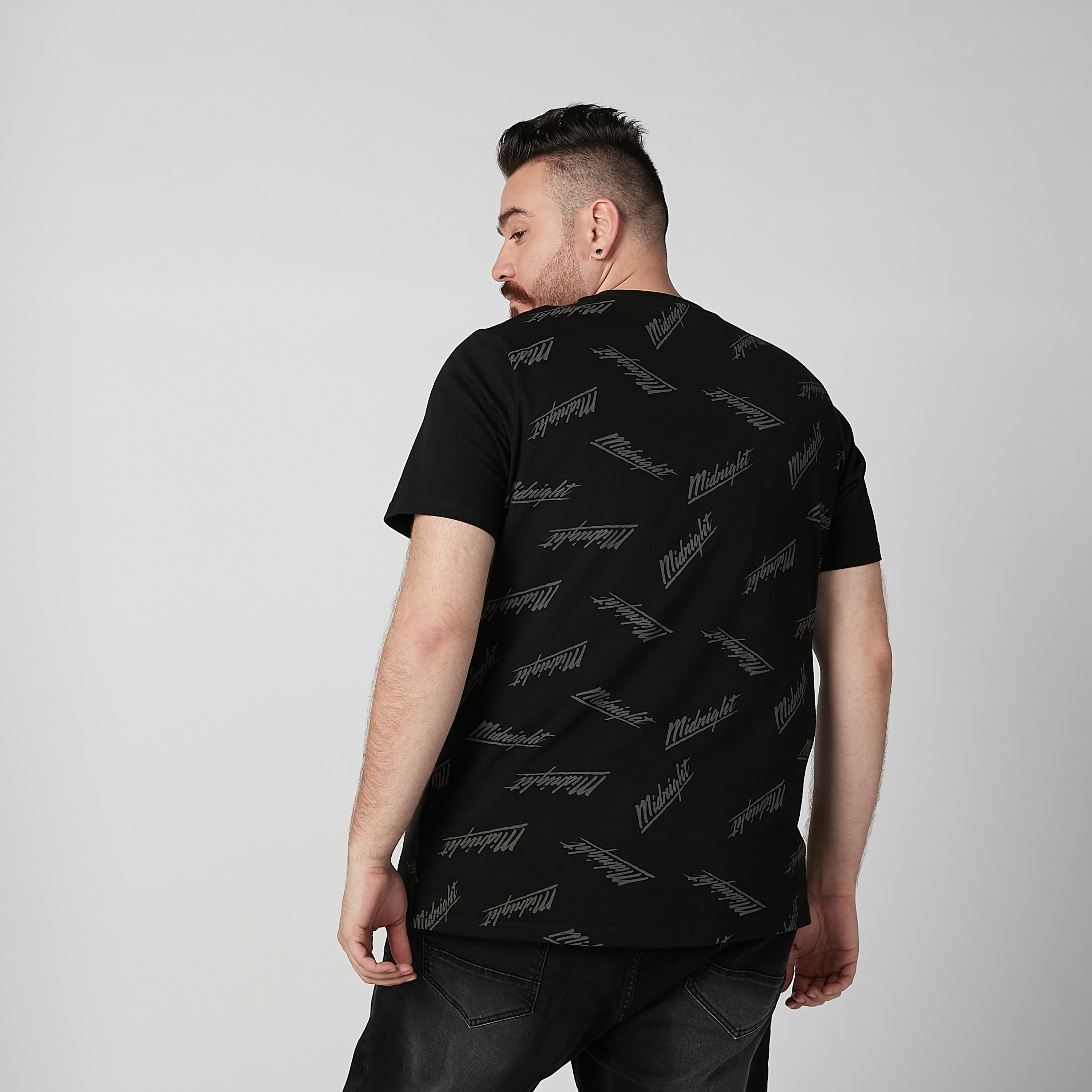 تيشيرت بياقة ضيقة وأكمام قصيرة وطبعات-men-clothing-tshirtsandpolos-tshirts-image-4