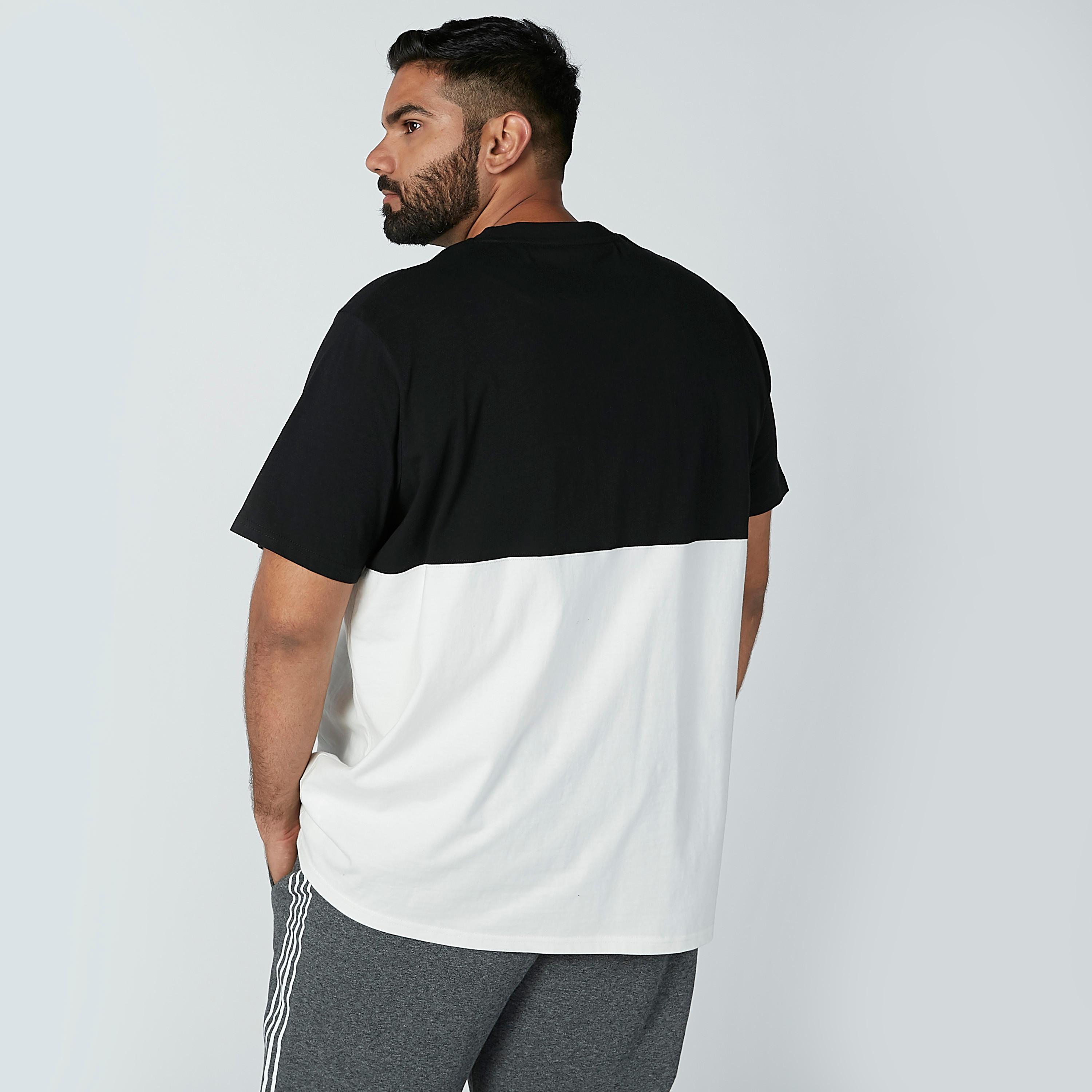 تيشيرت بياقة ضيقة وأكمام قصيرة وطبعات-men-clothing-tshirtsandpolos-tshirts-image-3