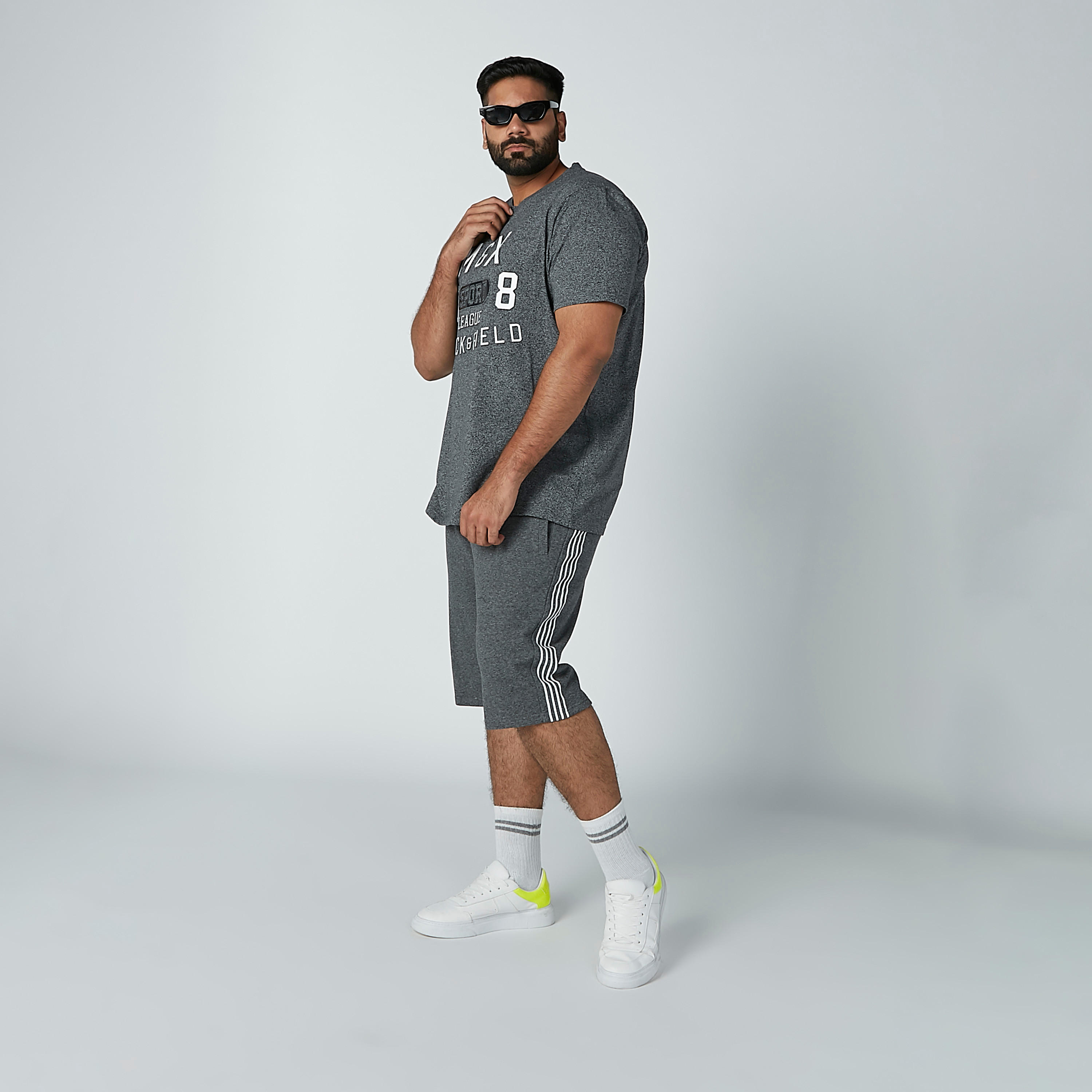 تيشيرت بياقة مستديرة وأكمام قصيرة وطبعات-men-clothing-tshirtsandpolos-tshirts-image-1