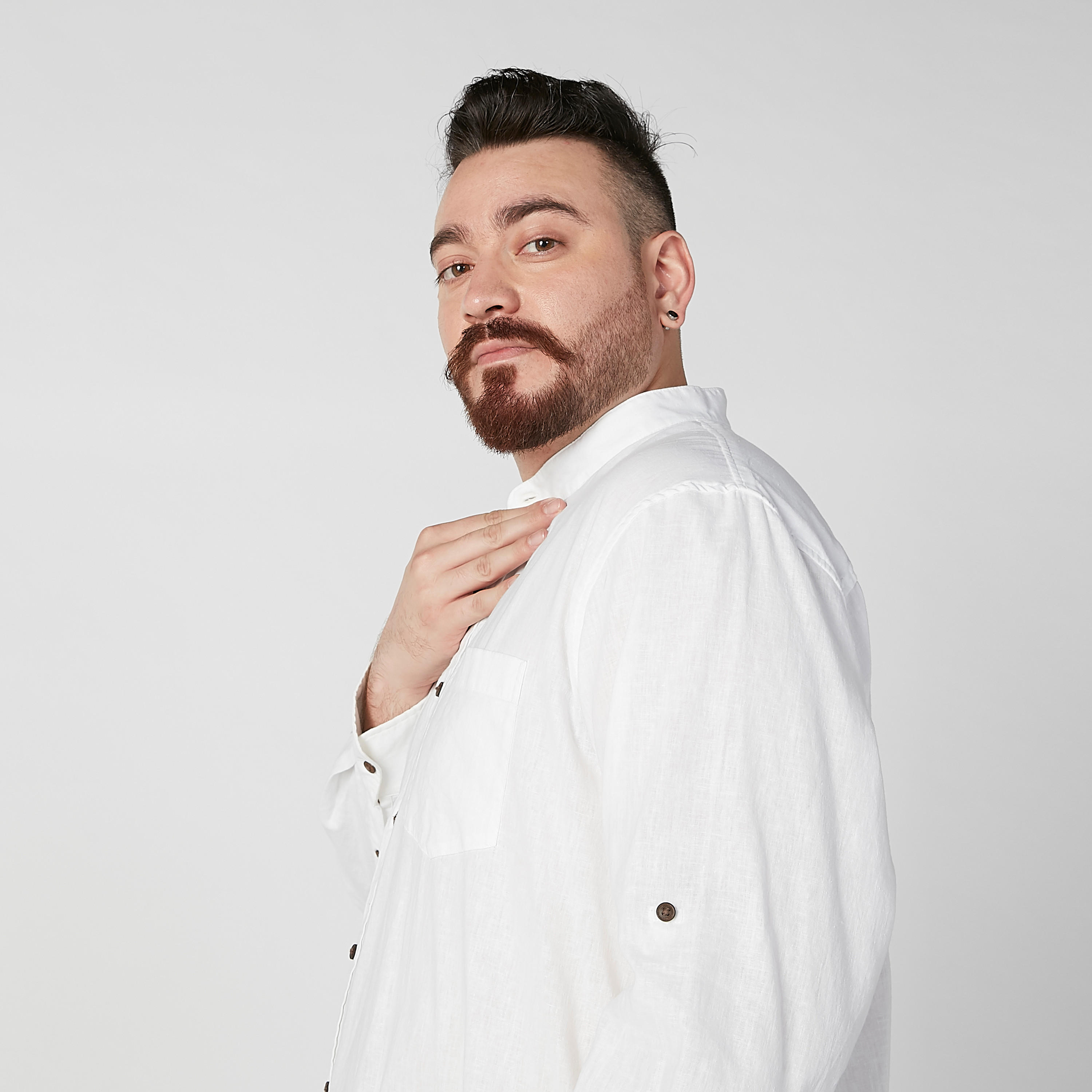 قميص سادة بياقة ماندارين وأكمام طويلة-men-clothing-shirts-image-3