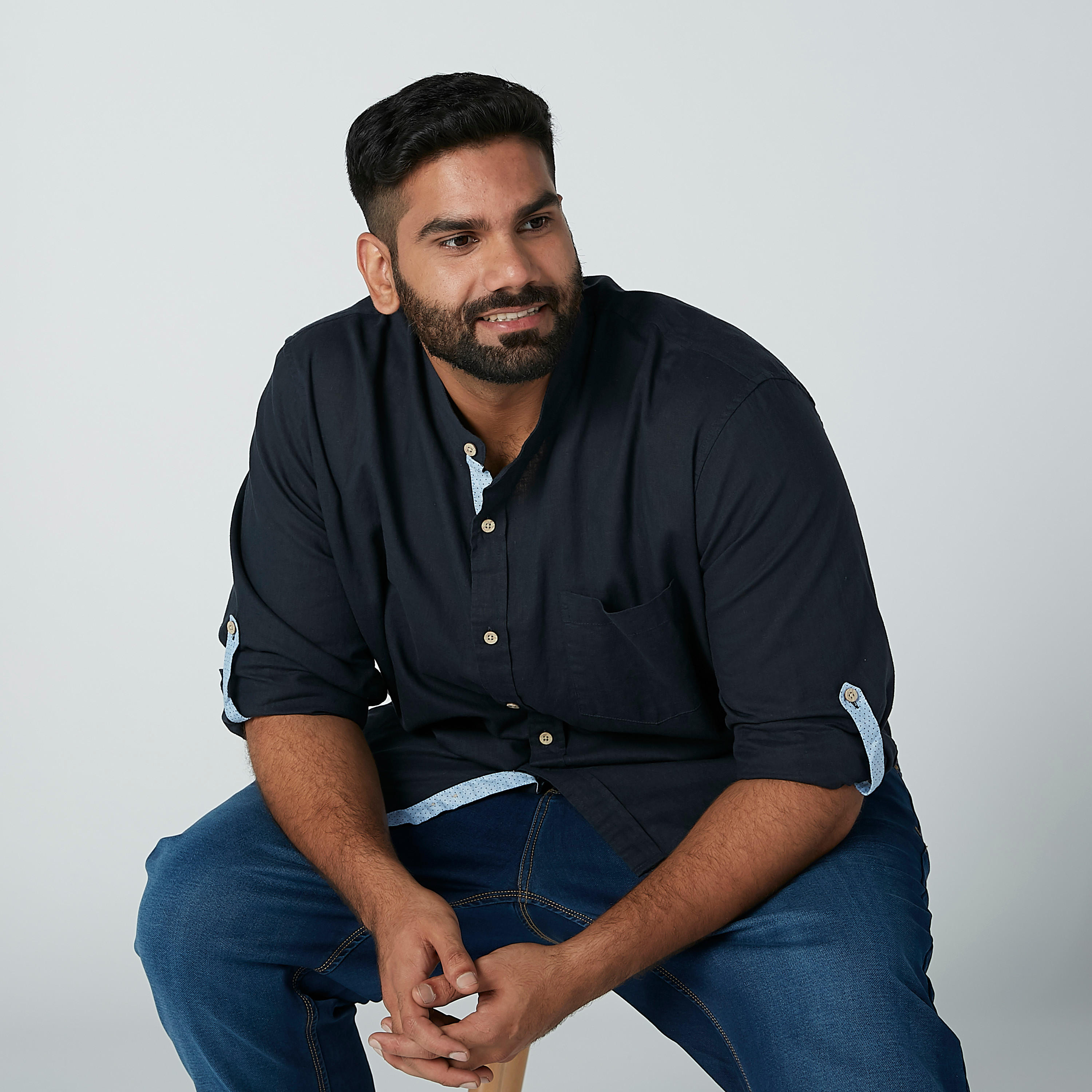 قميص سادة بياقة ماندارين وأكمام طويلة-men-clothing-shirts-image-1