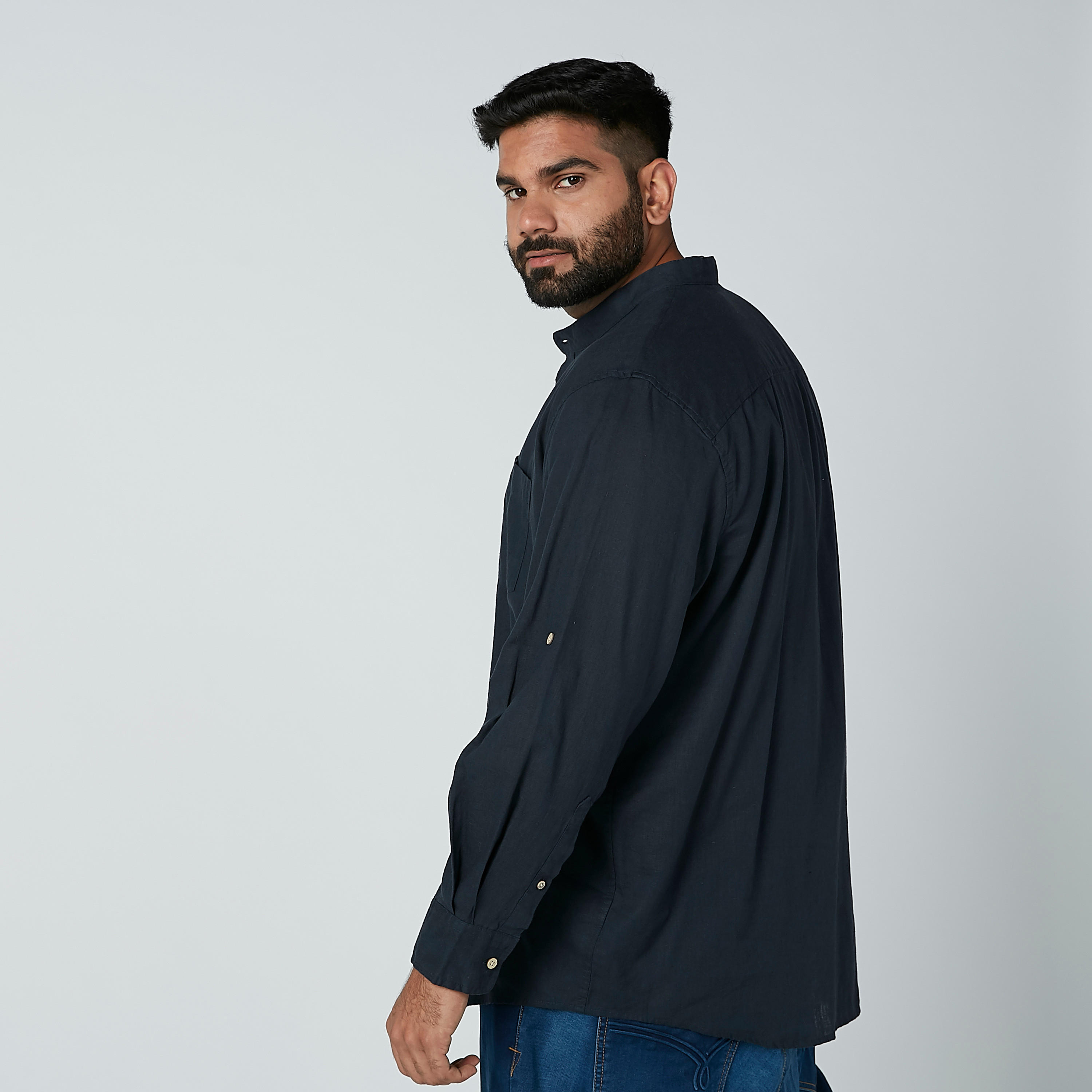 قميص سادة بياقة ماندارين وأكمام طويلة-men-clothing-shirts-image-5