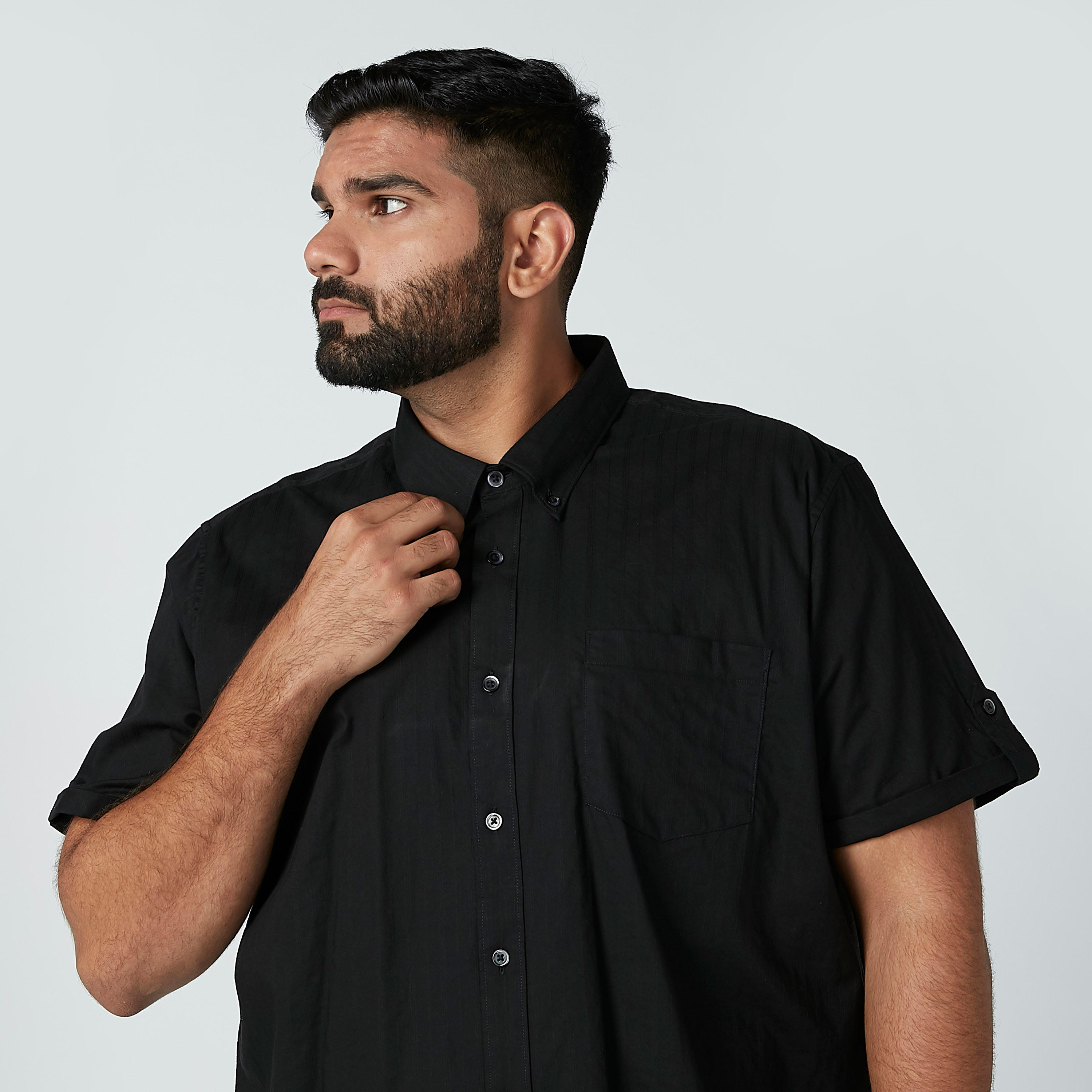 قميص سادة بأكمام قصيرة وجيب على الصدر-men-clothing-shirts-image-1