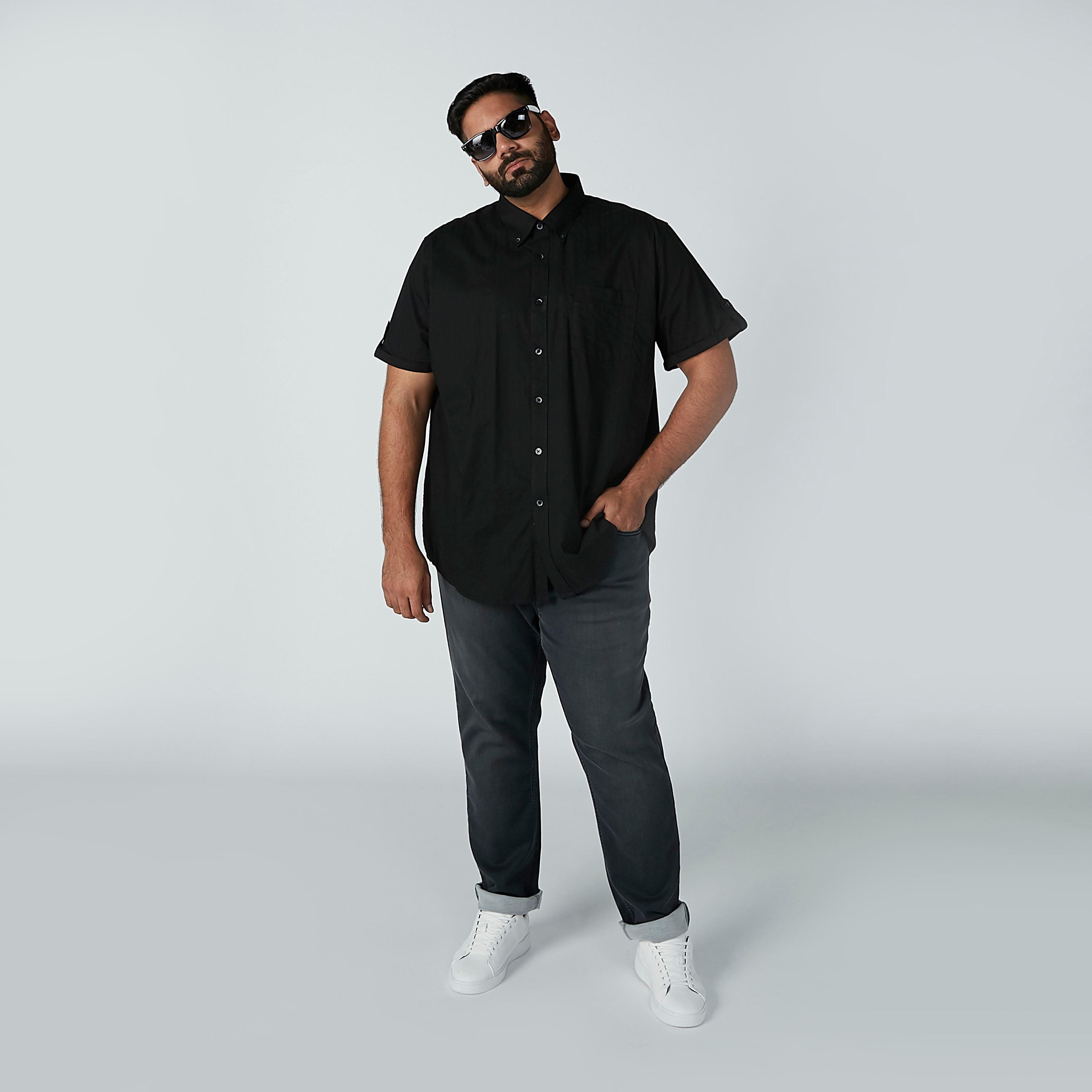 قميص سادة بأكمام قصيرة وجيب على الصدر-men-clothing-shirts-image-2