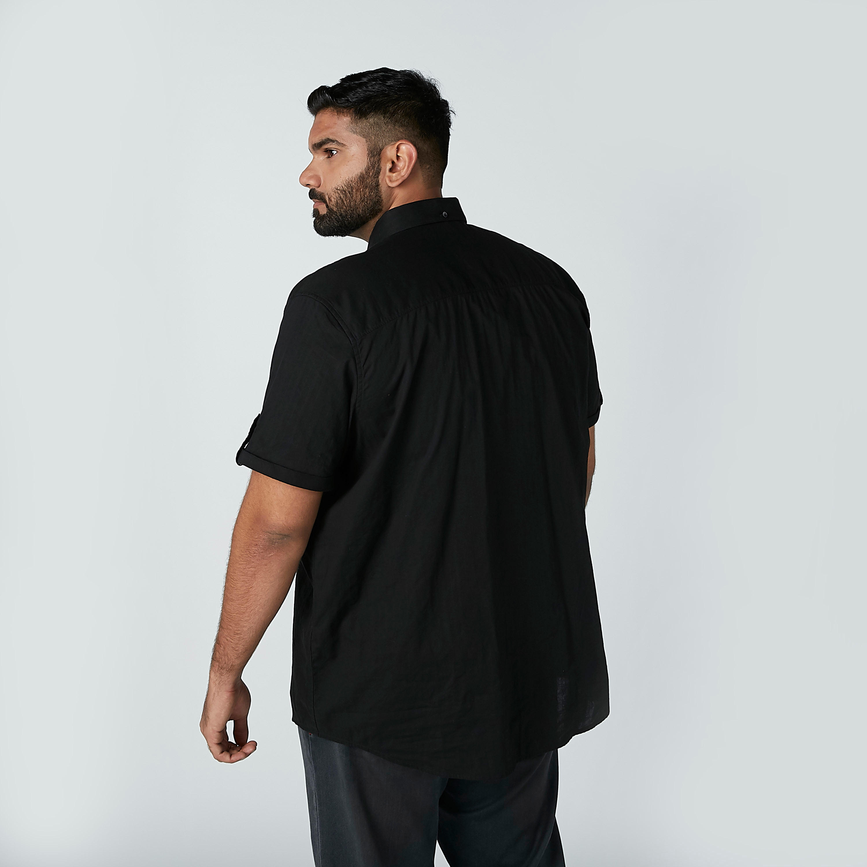 قميص سادة بأكمام قصيرة وجيب على الصدر-men-clothing-shirts-image-5