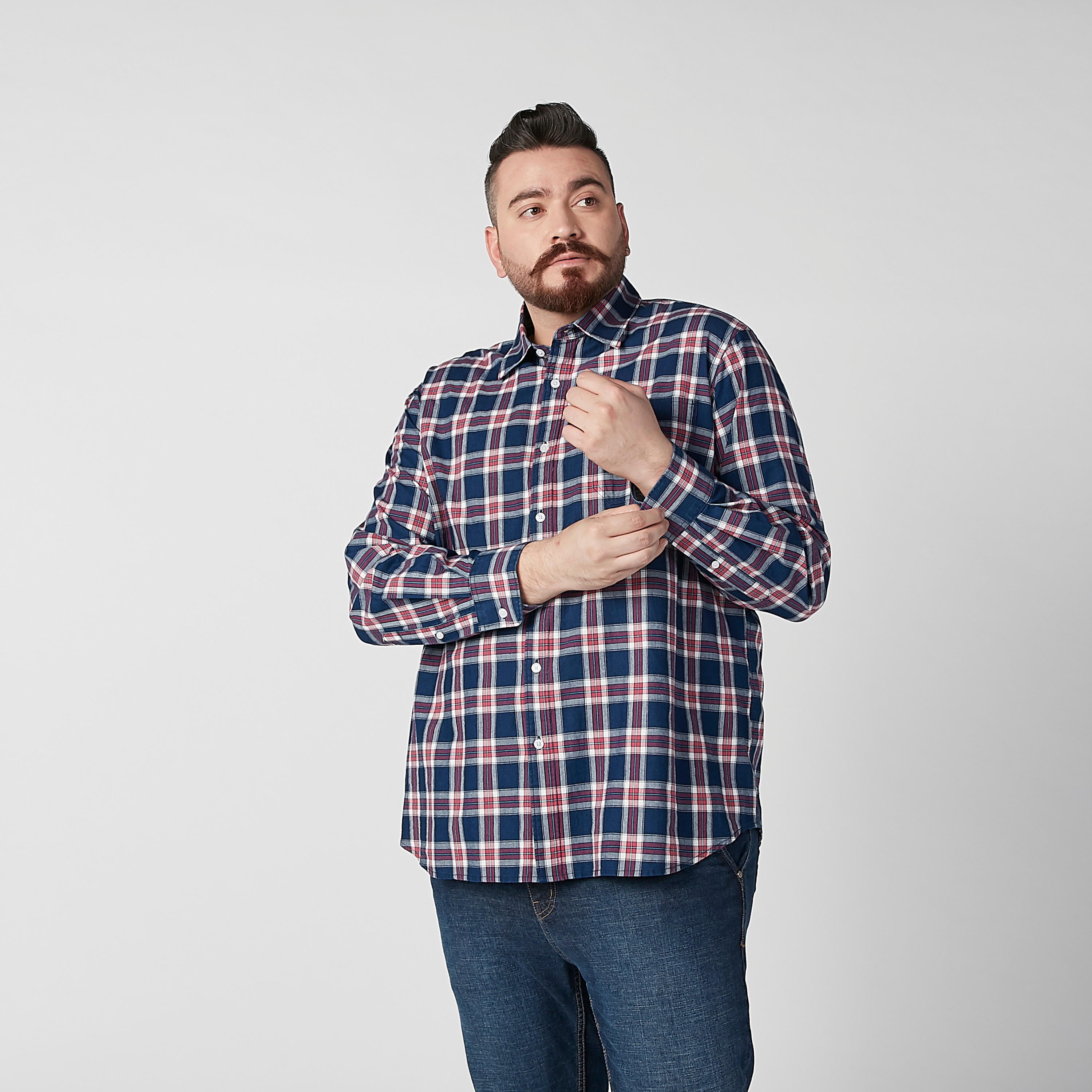قميص كاروهات بياقة عاديّة وأكمام طويلة-men-clothing-shirts-image-1