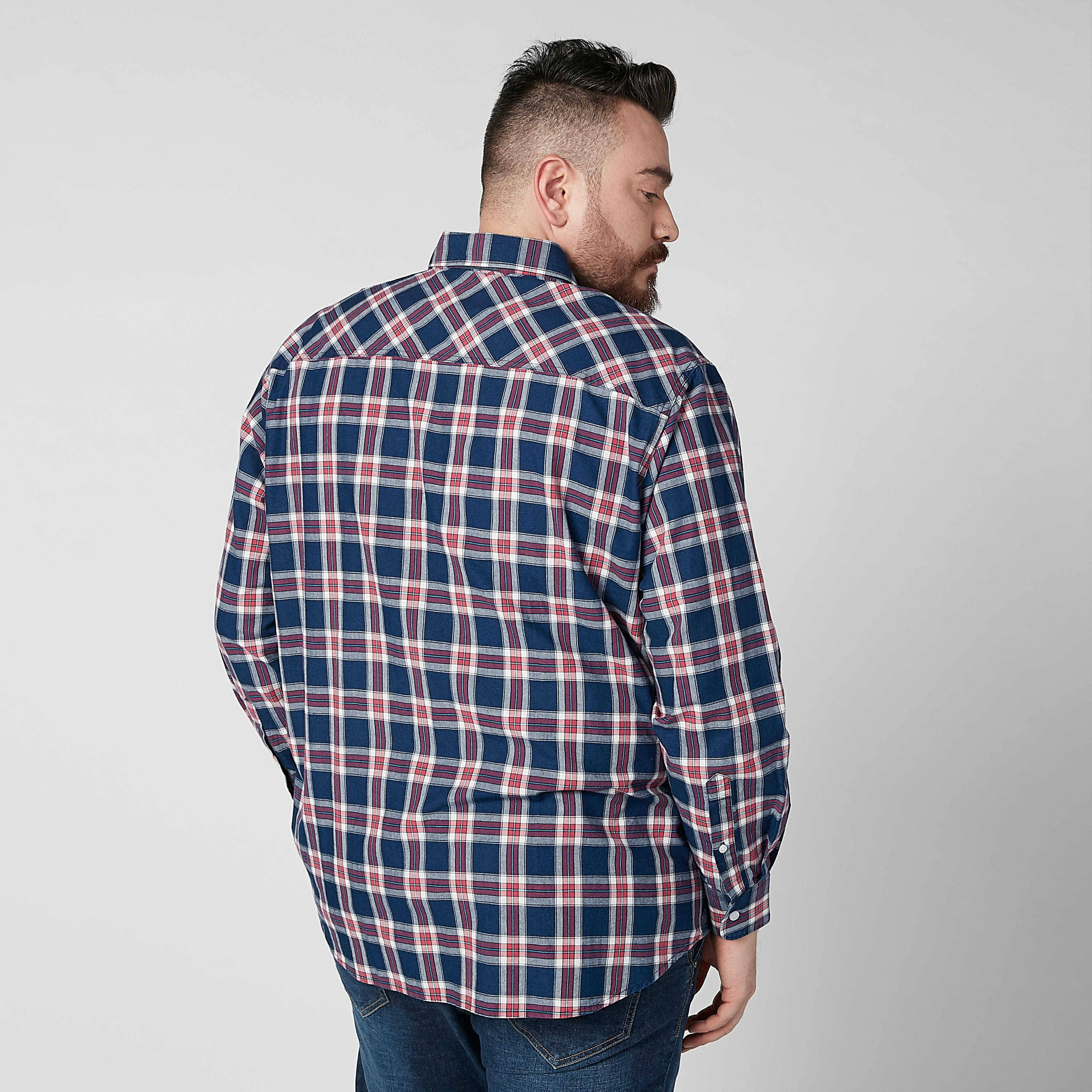 قميص كاروهات بياقة عاديّة وأكمام طويلة-men-clothing-shirts-image-3