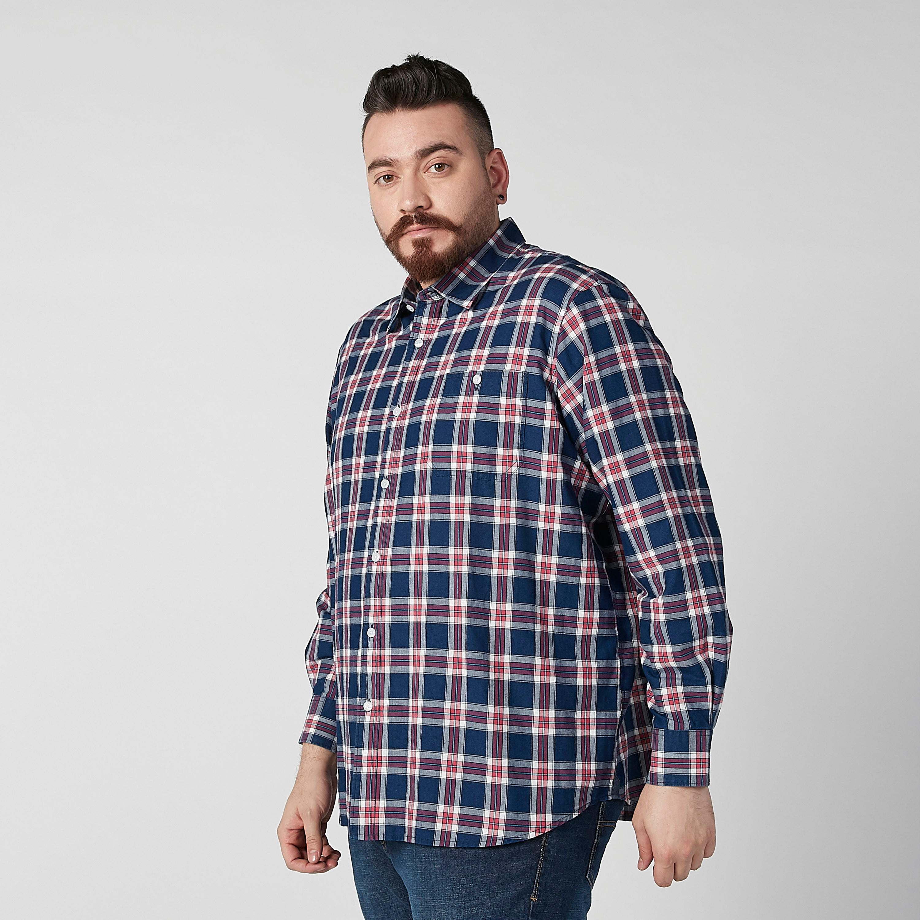 قميص كاروهات بياقة عاديّة وأكمام طويلة-men-clothing-shirts-image-4