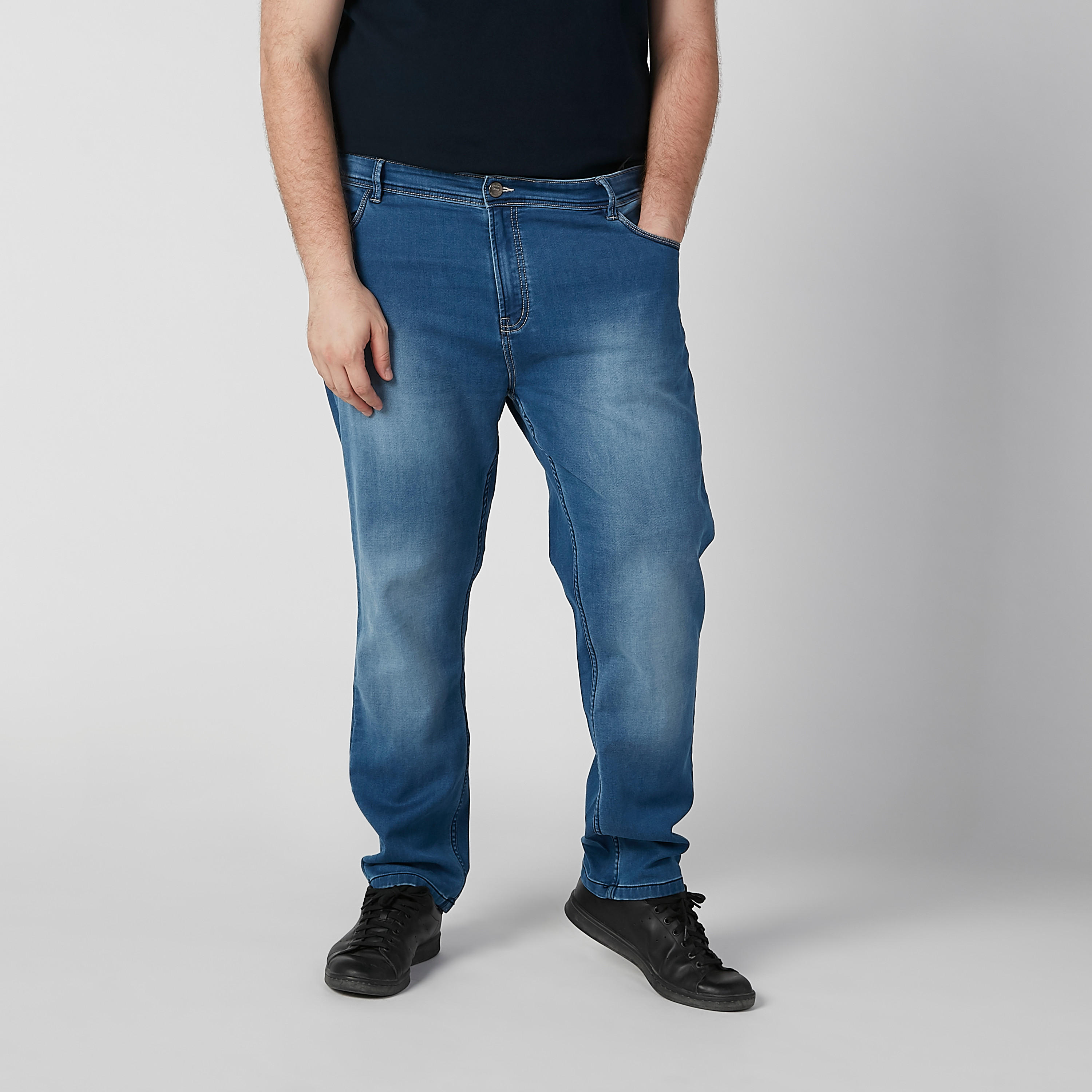 بنطلون جينز سادة بجيوب وحلقات للحزام-men-clothing-bottoms-jeans-image-2